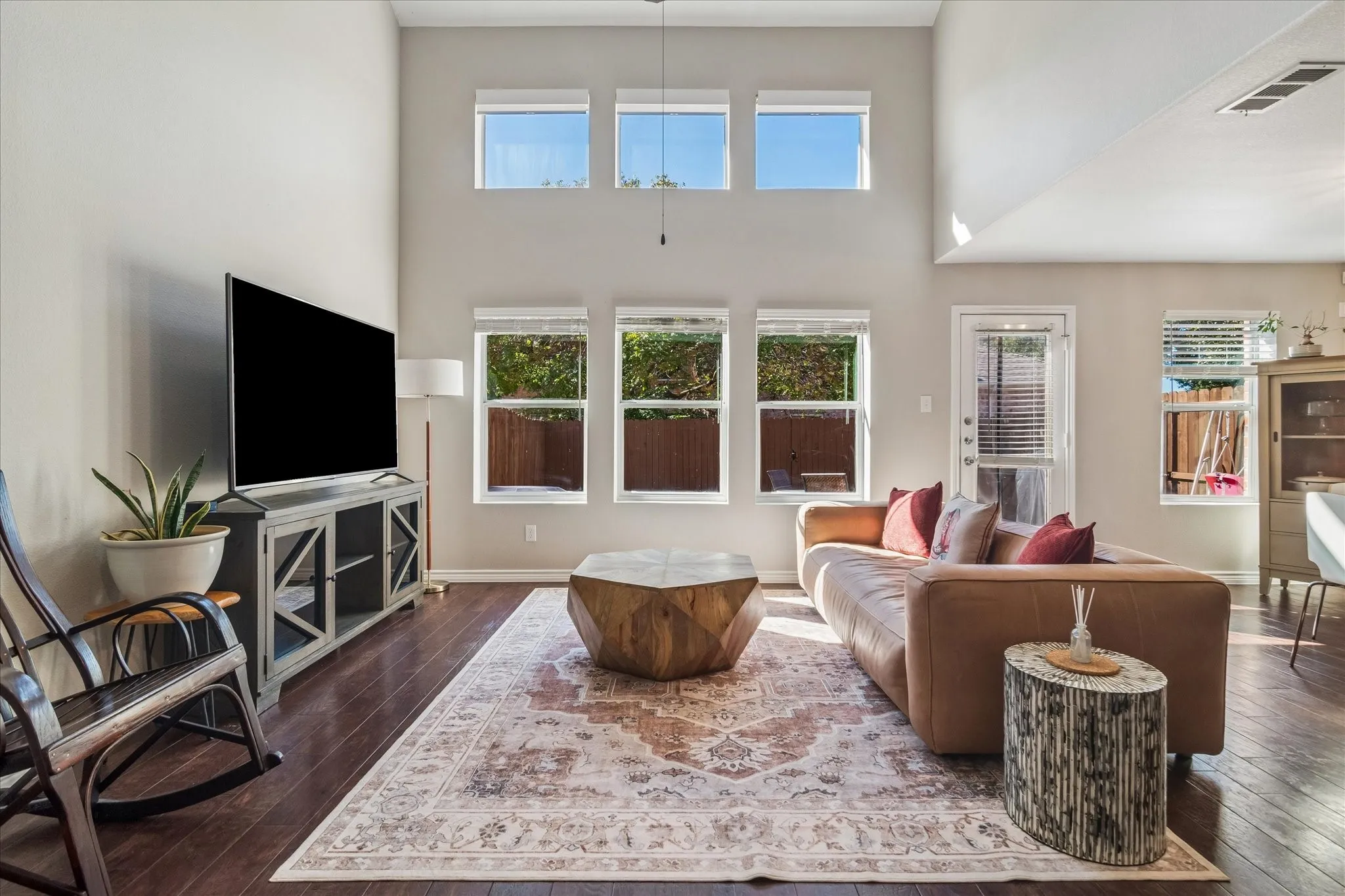 Townhouse For Sale in Collin County , 10263 Summit Run Drive, Frisco, Texas 75035, 3 Bedroom, 3 Bathroom, 2 Garage spaces, 1,939 Sqft, built in 2004, mls#21404584, Real Estate Agent in Frisco, Homes For Sale in Collin county, Homes For Sale in Frisco, Realtor in Frisco Texas, Real Estate Brokerage Independent Realty Texas, Luminita Cordes Realtor