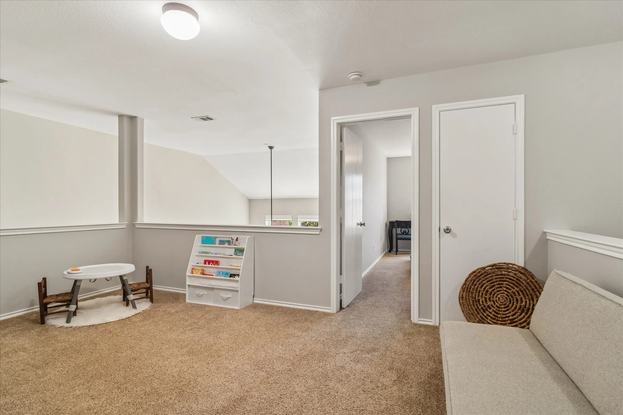 Townhouse For Sale in Collin County , 10263 Summit Run Drive, Frisco, Texas 75035, 3 Bedroom, 3 Bathroom, 2 Garage spaces, 1,939 Sqft, built in 2004, mls#21404584, Real Estate Agent in Frisco, Homes For Sale in Collin county, Homes For Sale in Frisco, Realtor in Frisco Texas, Real Estate Brokerage Independent Realty Texas, Luminita Cordes Realtor