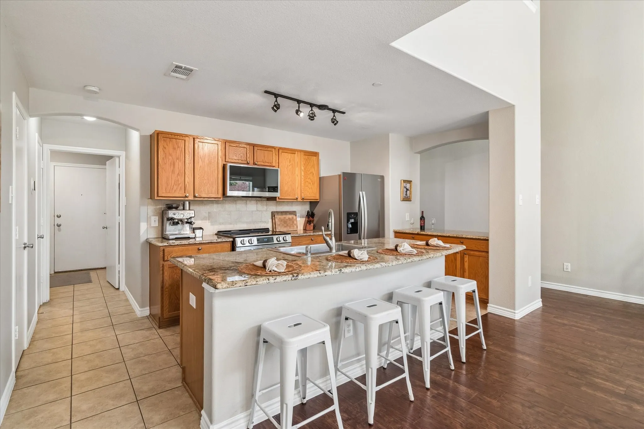 Townhouse For Sale in Collin County , 10263 Summit Run Drive, Frisco, Texas 75035, 3 Bedroom, 3 Bathroom, 2 Garage spaces, 1,939 Sqft, built in 2004, mls#21404584, Real Estate Agent in Frisco, Homes For Sale in Collin county, Homes For Sale in Frisco, Realtor in Frisco Texas, Real Estate Brokerage Independent Realty Texas, Luminita Cordes Realtor