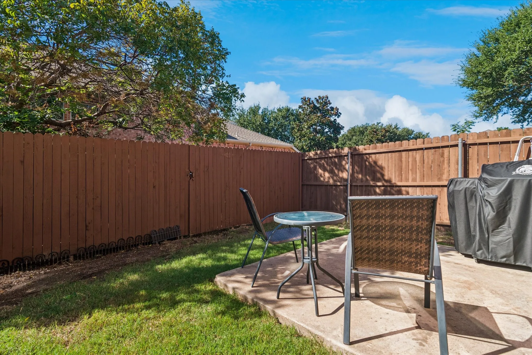 Townhouse For Sale in Collin County , 10263 Summit Run Drive, Frisco, Texas 75035, 3 Bedroom, 3 Bathroom, 2 Garage spaces, 1,939 Sqft, built in 2004, mls#21404584, Real Estate Agent in Frisco, Homes For Sale in Collin county, Homes For Sale in Frisco, Realtor in Frisco Texas, Real Estate Brokerage Independent Realty Texas, Luminita Cordes Realtor