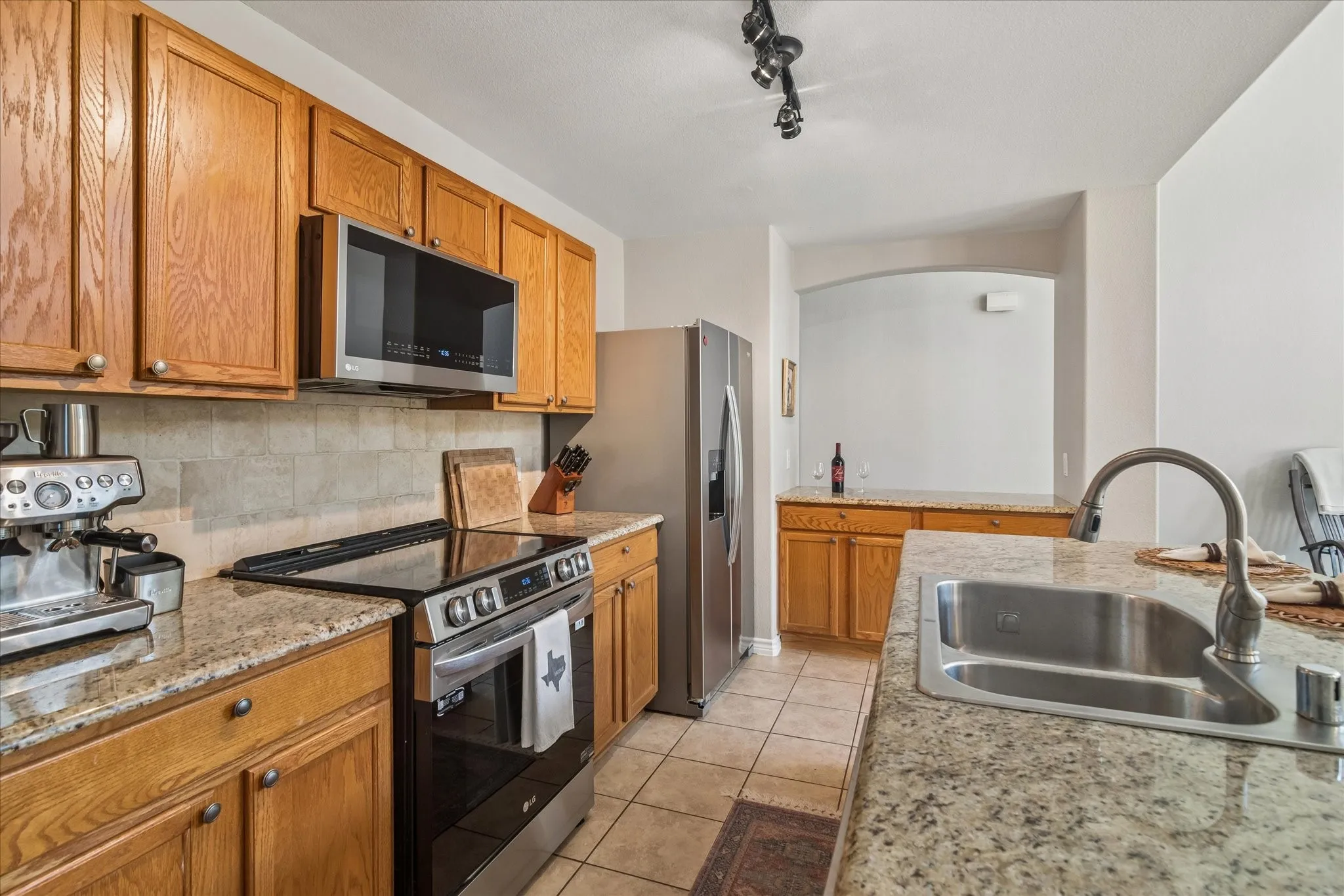 Townhouse For Sale in Collin County , 10263 Summit Run Drive, Frisco, Texas 75035, 3 Bedroom, 3 Bathroom, 2 Garage spaces, 1,939 Sqft, built in 2004, mls#21404584, Real Estate Agent in Frisco, Homes For Sale in Collin county, Homes For Sale in Frisco, Realtor in Frisco Texas, Real Estate Brokerage Independent Realty Texas, Luminita Cordes Realtor