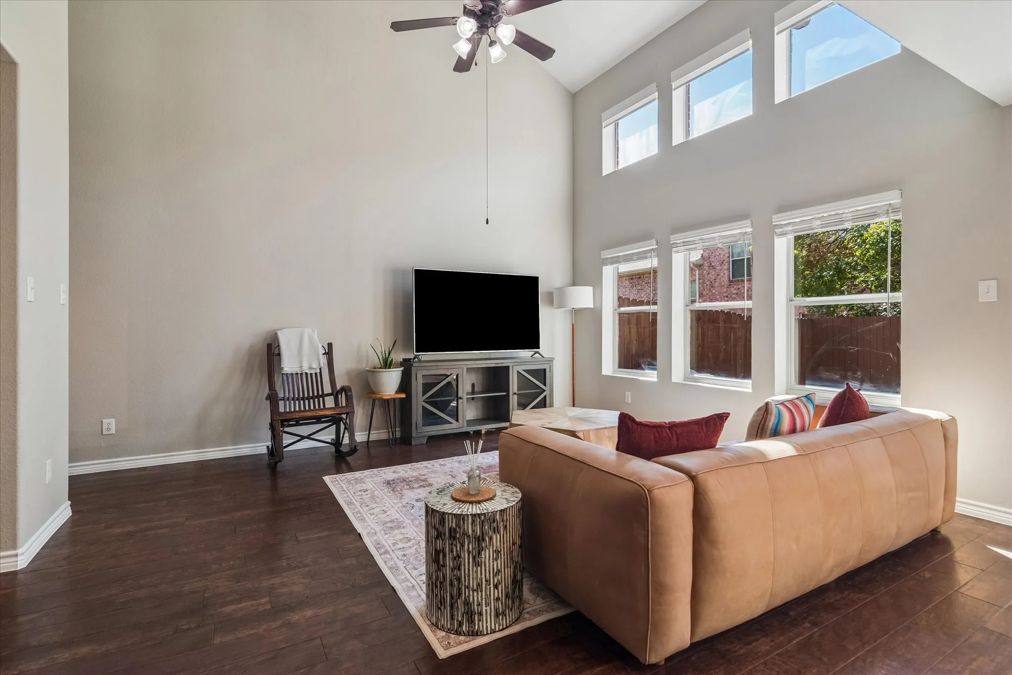 Townhouse For Sale in Collin County , 10263 Summit Run Drive, Frisco, Texas 75035, 3 Bedroom, 3 Bathroom, 2 Garage spaces, 1,939 Sqft, built in 2004, mls#21404584, Real Estate Agent in Frisco, Homes For Sale in Collin county, Homes For Sale in Frisco, Realtor in Frisco Texas, Real Estate Brokerage Independent Realty Texas, Luminita Cordes Realtor