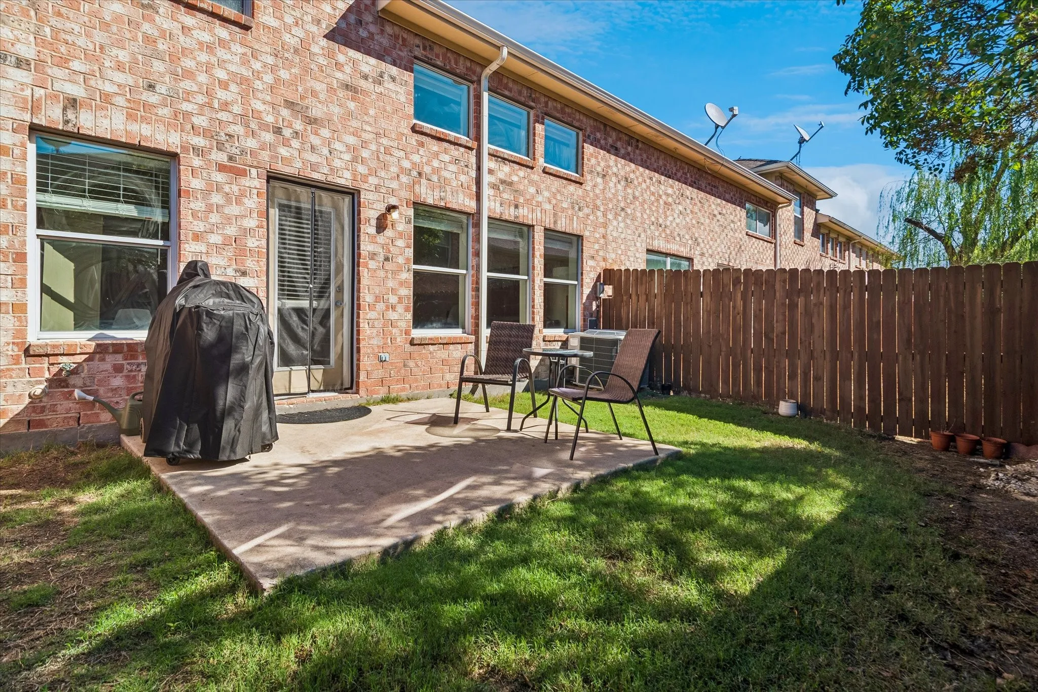 Townhouse For Sale in Collin County , 10263 Summit Run Drive, Frisco, Texas 75035, 3 Bedroom, 3 Bathroom, 2 Garage spaces, 1,939 Sqft, built in 2004, mls#21404584, Real Estate Agent in Frisco, Homes For Sale in Collin county, Homes For Sale in Frisco, Realtor in Frisco Texas, Real Estate Brokerage Independent Realty Texas, Luminita Cordes Realtor