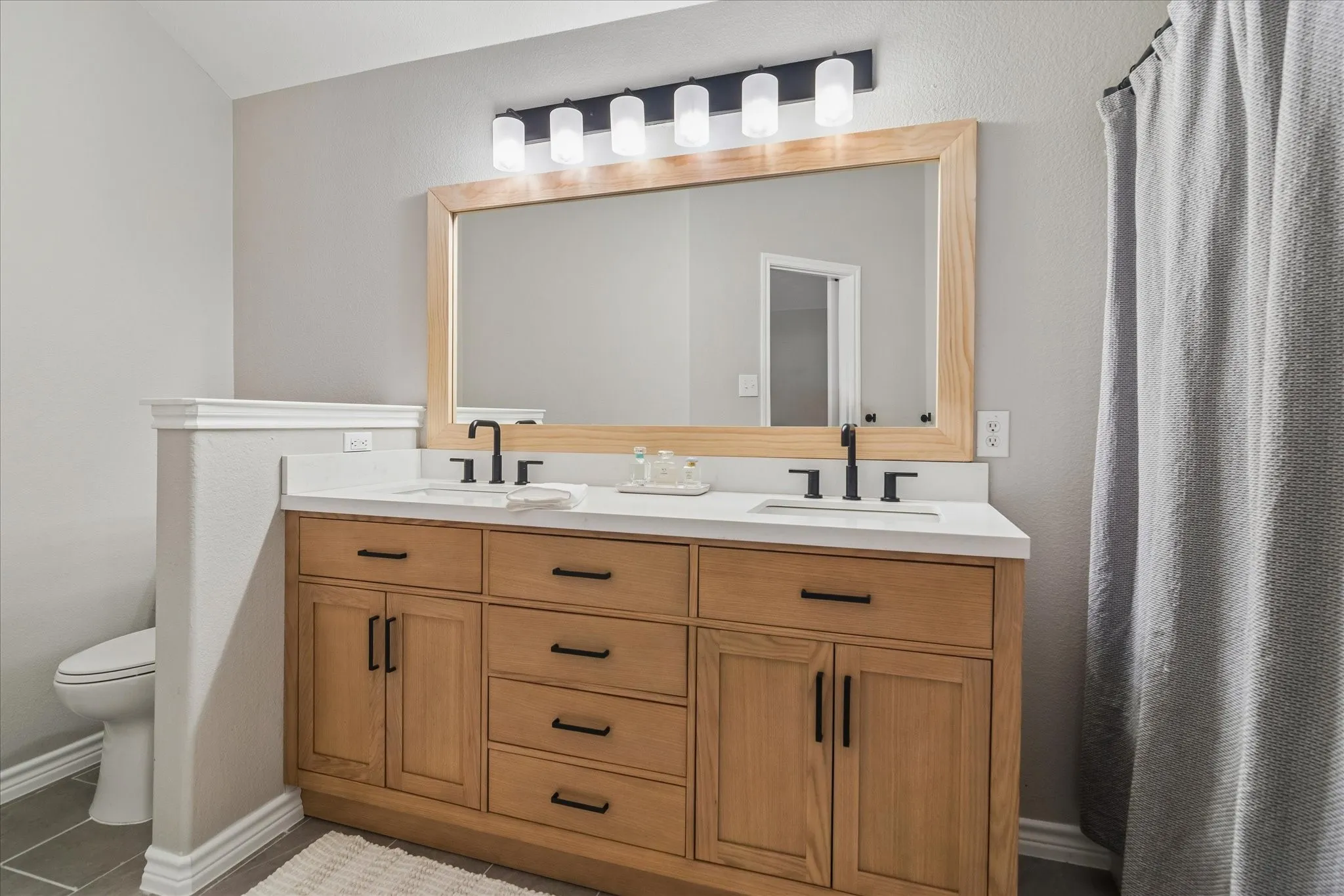 Townhouse For Sale in Collin County , 10263 Summit Run Drive, Frisco, Texas 75035, 3 Bedroom, 3 Bathroom, 2 Garage spaces, 1,939 Sqft, built in 2004, mls#21404584, Real Estate Agent in Frisco, Homes For Sale in Collin county, Homes For Sale in Frisco, Realtor in Frisco Texas, Real Estate Brokerage Independent Realty Texas, Luminita Cordes Realtor