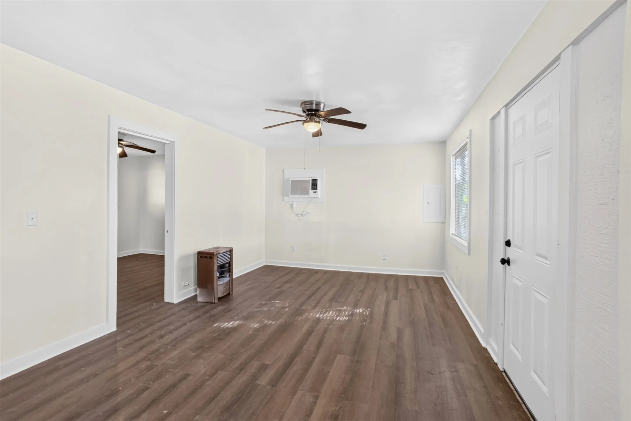 Single Family Residence For Sale in Upshur County , 3166 Fm 49, Gilmer, Texas 75644, 1 Bedroom, 1 Bathroom, Garage spaces, 576 Sqft, built in 1993, mls#21405017, Real Estate Agent in Gilmer, Homes For Sale in Upshur county, Homes For Sale in Gilmer, Realtor in Gilmer Texas, Real Estate Brokerage Independent Realty Texas, Luminita Cordes Realtor