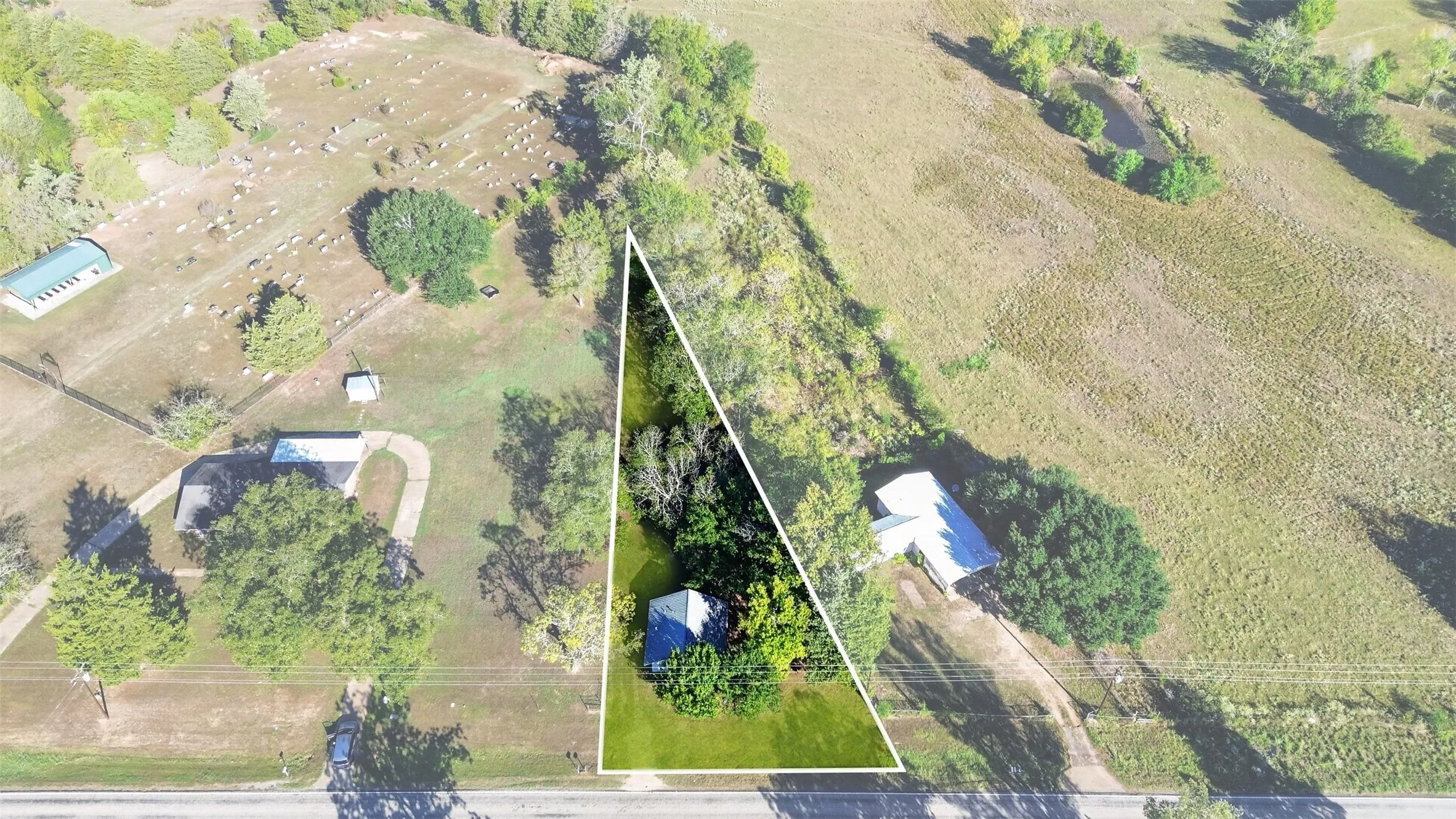 Single Family Residence For Sale in Upshur County , 3166 Fm 49, Gilmer, Texas 75644, 1 Bedroom, 1 Bathroom, Garage spaces, 576 Sqft, built in 1993, mls#21405017, Real Estate Agent in Gilmer, Homes For Sale in Upshur county, Homes For Sale in Gilmer, Realtor in Gilmer Texas, Real Estate Brokerage Independent Realty Texas, Luminita Cordes Realtor