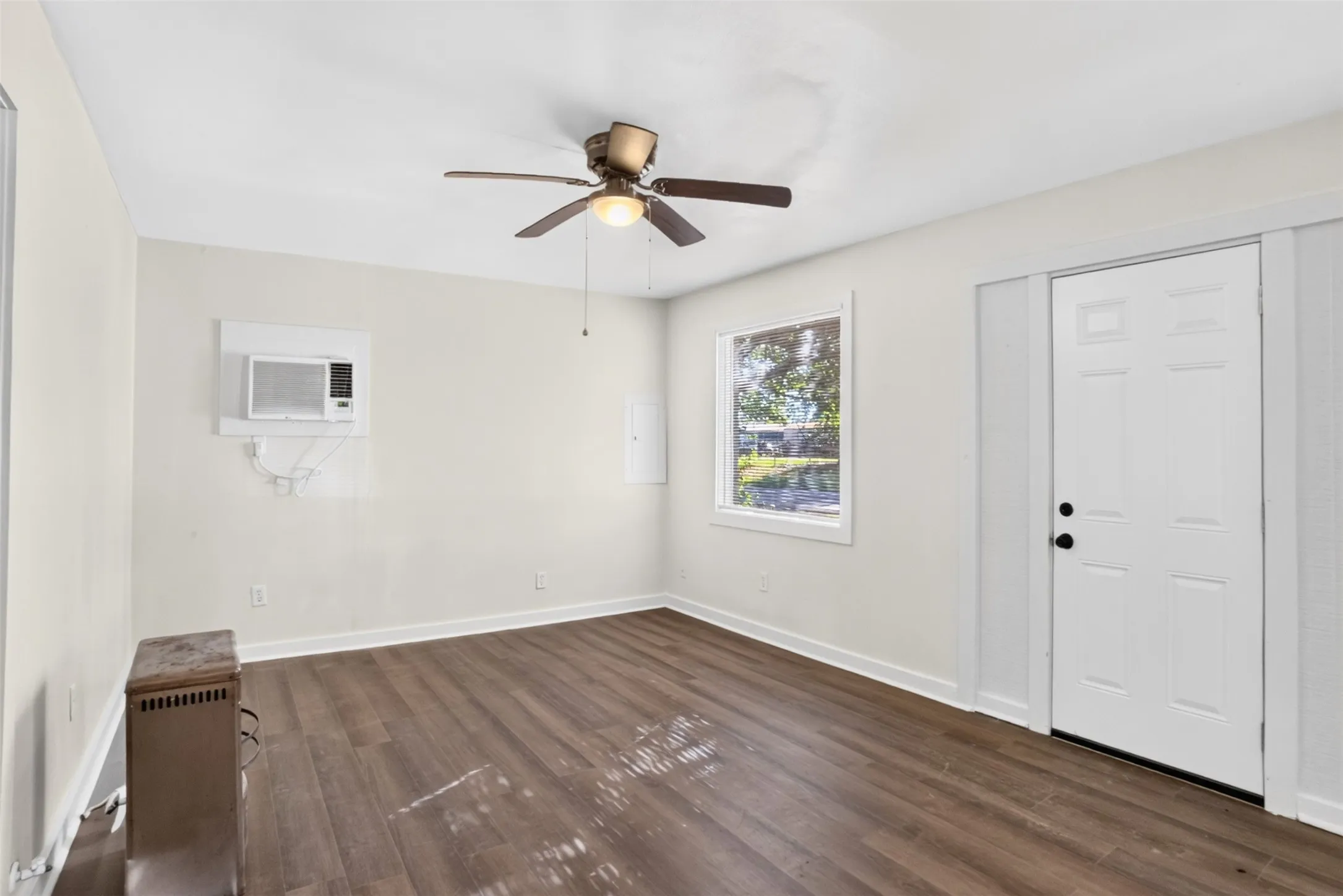 Single Family Residence For Sale in Upshur County , 3166 Fm 49, Gilmer, Texas 75644, 1 Bedroom, 1 Bathroom, Garage spaces, 576 Sqft, built in 1993, mls#21405017, Real Estate Agent in Gilmer, Homes For Sale in Upshur county, Homes For Sale in Gilmer, Realtor in Gilmer Texas, Real Estate Brokerage Independent Realty Texas, Luminita Cordes Realtor