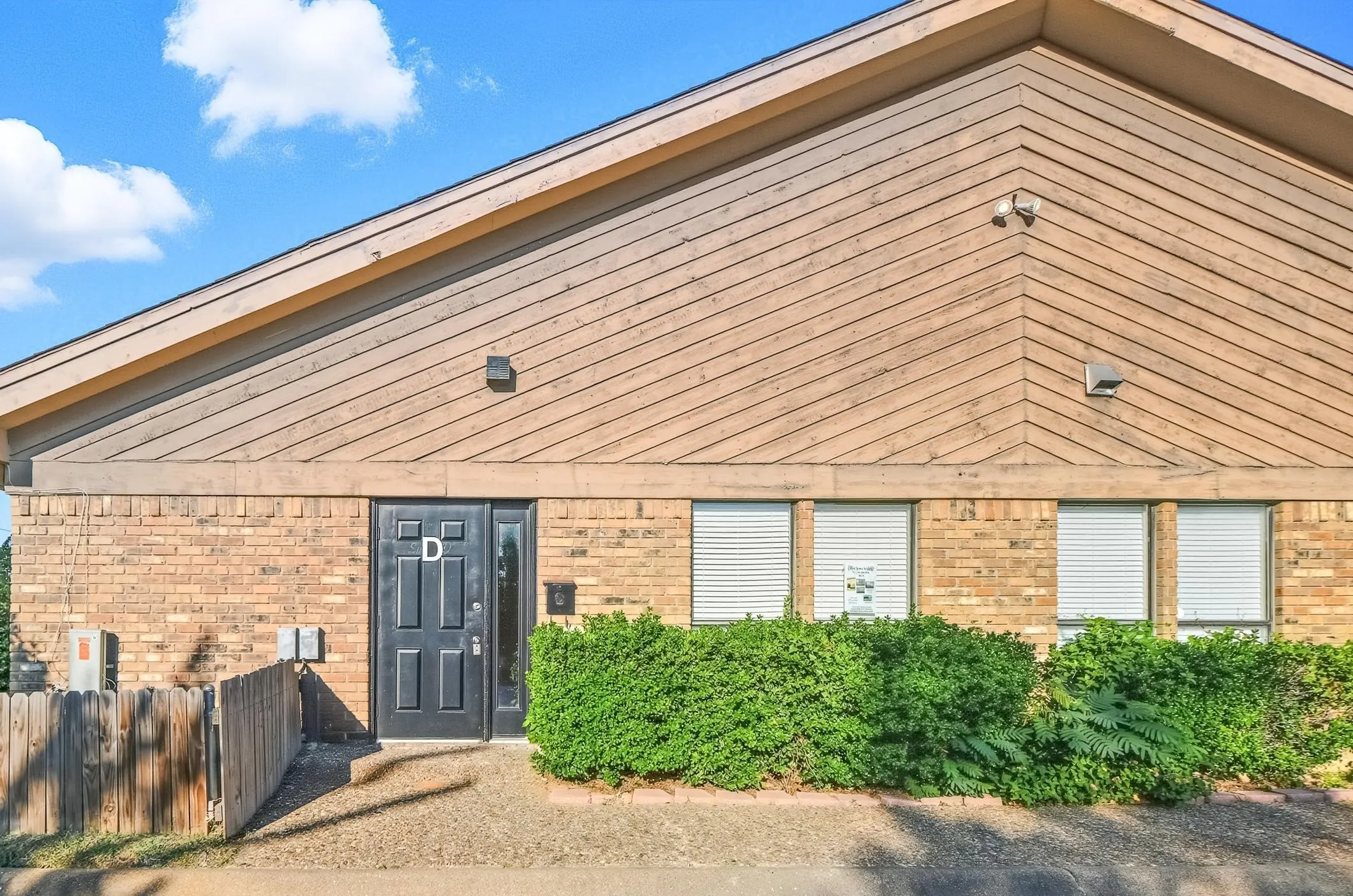 Office For Rent in Tarrant County , 3711 W Green Oaks Boulevard D, Arlington, Texas 76016, 0, 0, Garage spaces, 0 Sqft, built in 1984, mls#21405598, Real Estate Agent in Arlington, Homes For Rent in Tarrant county, Homes For Rent in Arlington, Realtor in Arlington Texas, Real Estate Brokerage Independent Realty Texas, Luminita Cordes Realtor