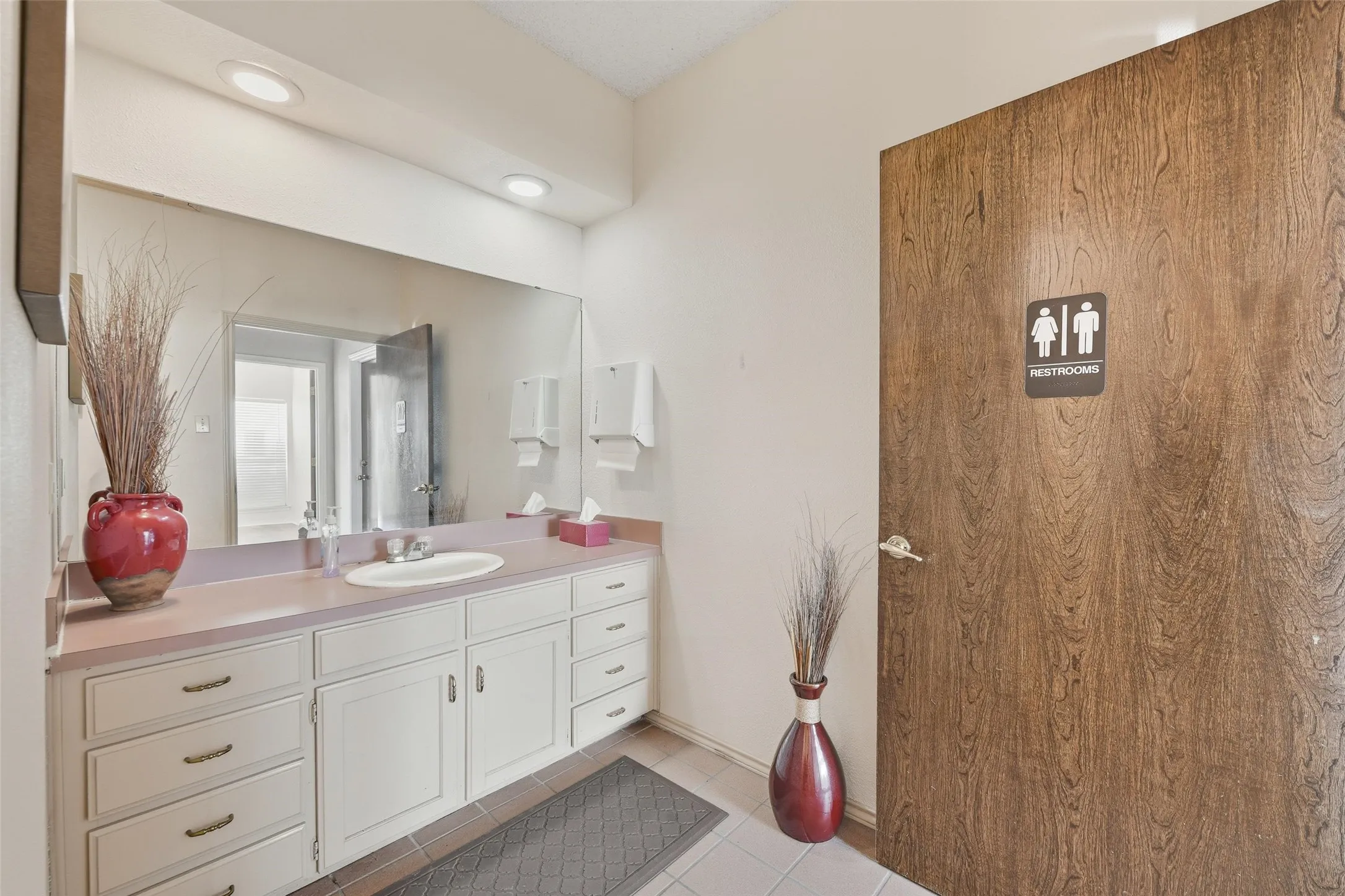 Office For Rent in Tarrant County , 3711 W Green Oaks Boulevard D, Arlington, Texas 76016, 0, 0, Garage spaces, 0 Sqft, built in 1984, mls#21405598, Real Estate Agent in Arlington, Homes For Rent in Tarrant county, Homes For Rent in Arlington, Realtor in Arlington Texas, Real Estate Brokerage Independent Realty Texas, Luminita Cordes Realtor