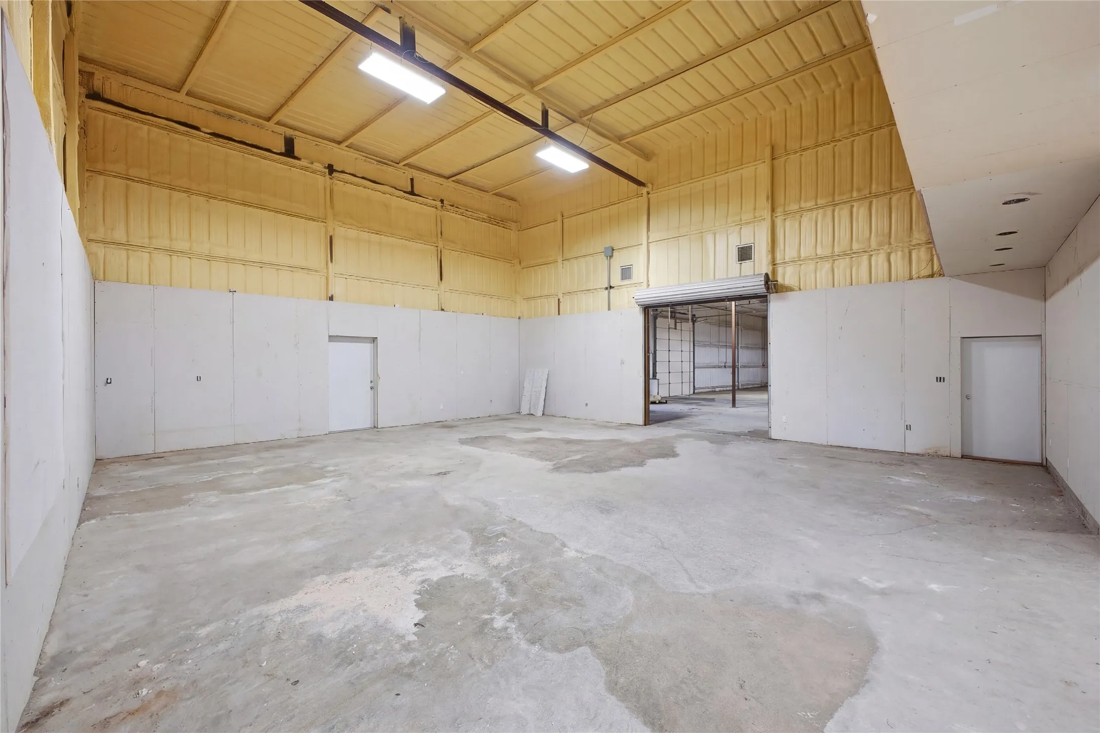 Mobile Home For Sale in Montague County , 1341 Hildreth Pool Road, Bowie, Texas 76230, 4 Bedroom, 3 Bathroom, Garage spaces, 4,368 Sqft, built in 2005, mls#21405567, Real Estate Agent in Bowie, Homes For Sale in Montague county, Homes For Sale in Bowie, Realtor in Bowie Texas, Real Estate Brokerage Independent Realty Texas, Luminita Cordes Realtor