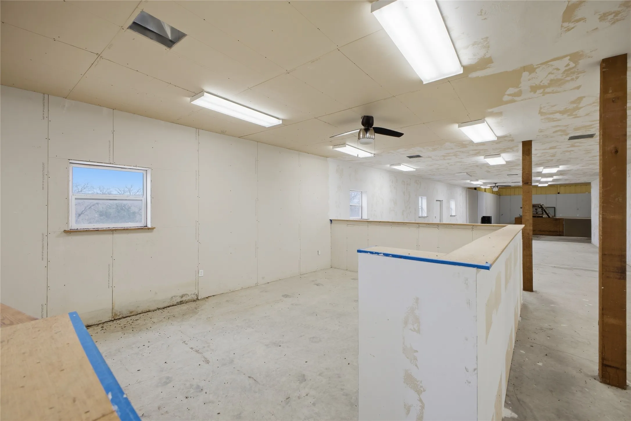 Mobile Home For Sale in Montague County , 1341 Hildreth Pool Road, Bowie, Texas 76230, 4 Bedroom, 3 Bathroom, Garage spaces, 4,368 Sqft, built in 2005, mls#21405567, Real Estate Agent in Bowie, Homes For Sale in Montague county, Homes For Sale in Bowie, Realtor in Bowie Texas, Real Estate Brokerage Independent Realty Texas, Luminita Cordes Realtor