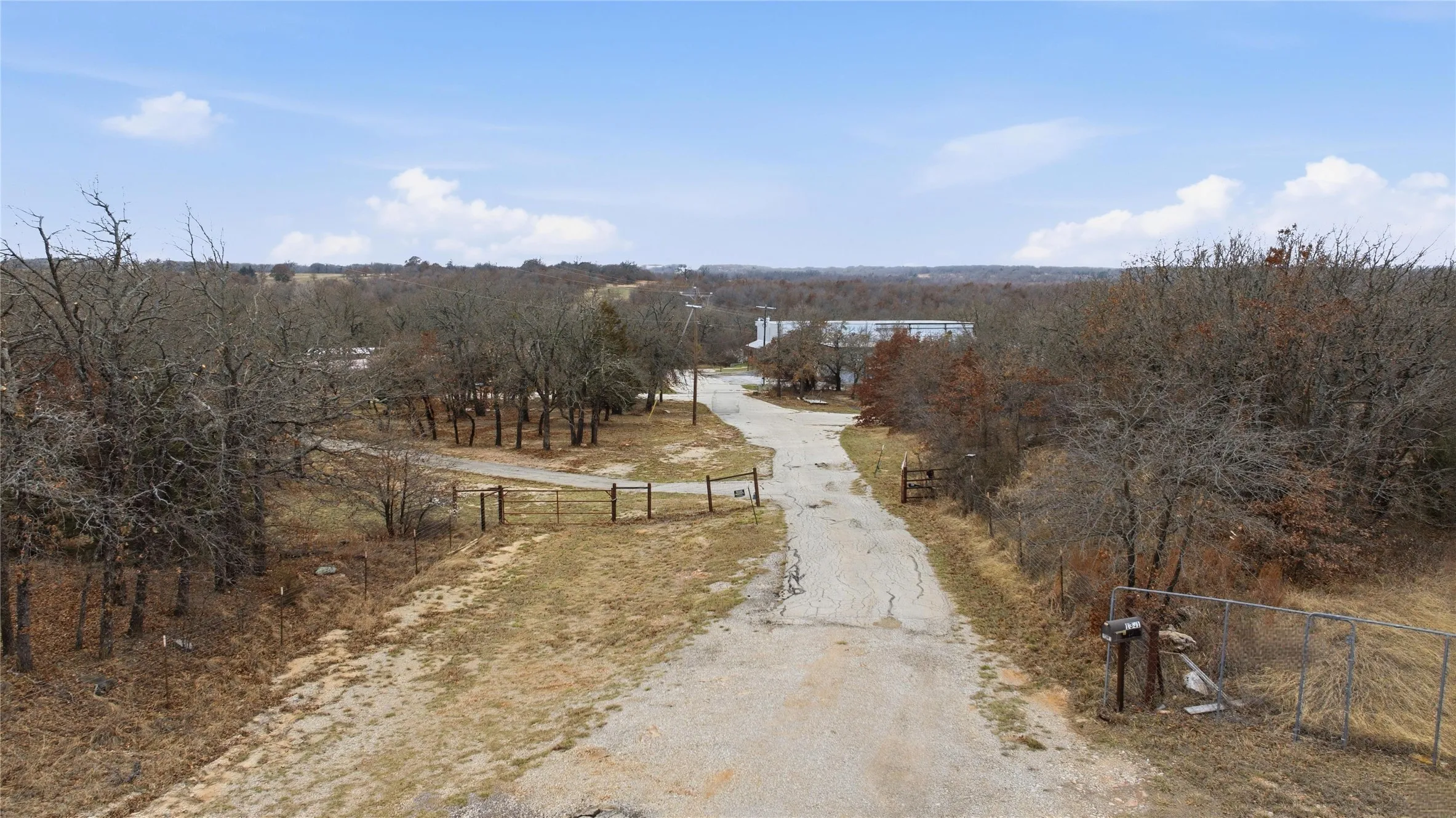 Mobile Home For Sale in Montague County , 1341 Hildreth Pool Road, Bowie, Texas 76230, 4 Bedroom, 3 Bathroom, Garage spaces, 4,368 Sqft, built in 2005, mls#21405567, Real Estate Agent in Bowie, Homes For Sale in Montague county, Homes For Sale in Bowie, Realtor in Bowie Texas, Real Estate Brokerage Independent Realty Texas, Luminita Cordes Realtor