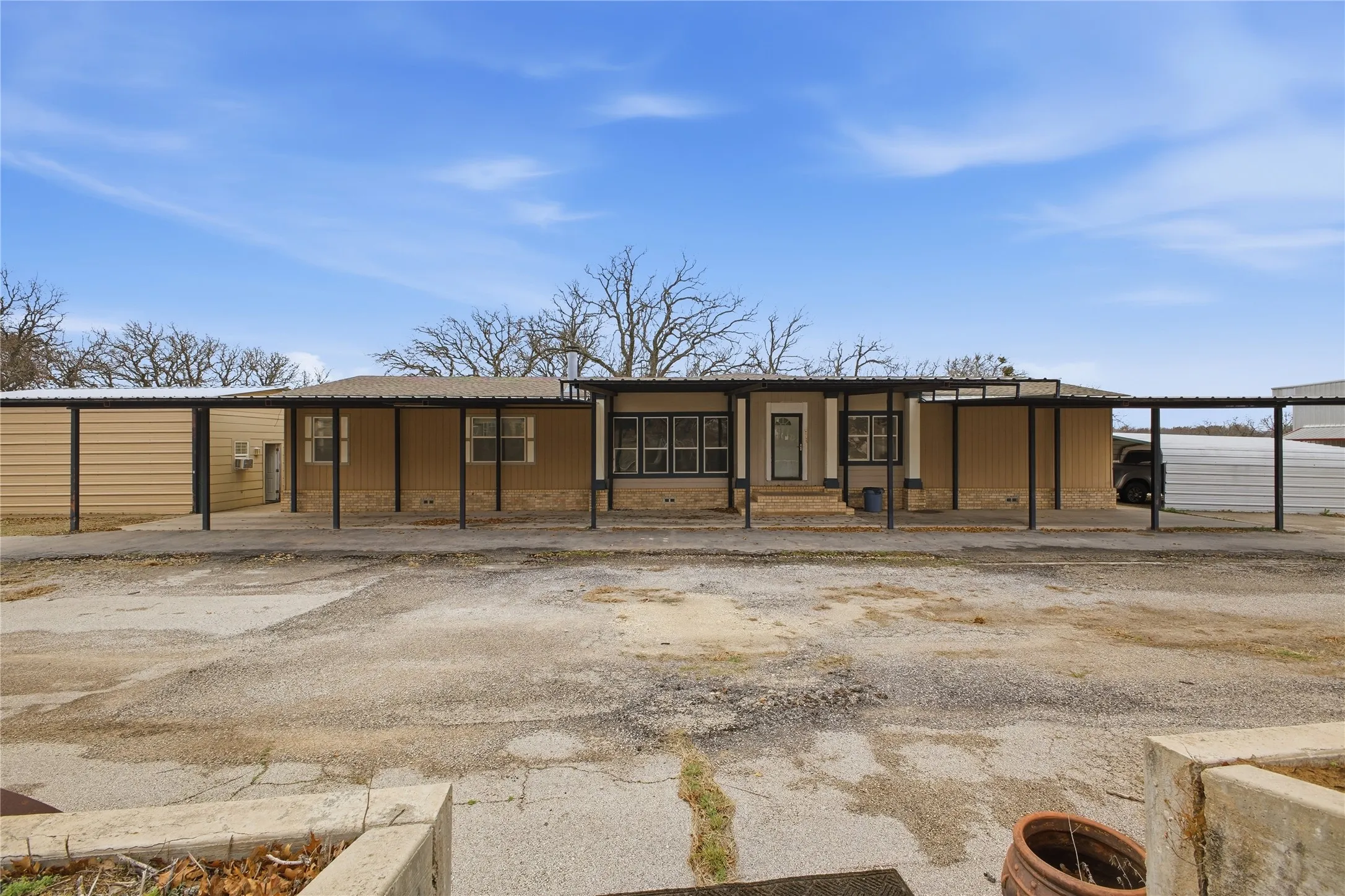 Mobile Home For Sale in Montague County , 1341 Hildreth Pool Road, Bowie, Texas 76230, 4 Bedroom, 3 Bathroom, Garage spaces, 4,368 Sqft, built in 2005, mls#21405567, Real Estate Agent in Bowie, Homes For Sale in Montague county, Homes For Sale in Bowie, Realtor in Bowie Texas, Real Estate Brokerage Independent Realty Texas, Luminita Cordes Realtor