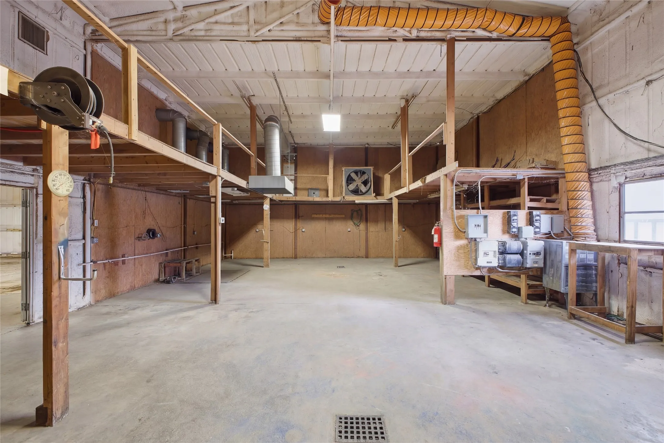 Mobile Home For Sale in Montague County , 1341 Hildreth Pool Road, Bowie, Texas 76230, 4 Bedroom, 3 Bathroom, Garage spaces, 4,368 Sqft, built in 2005, mls#21405567, Real Estate Agent in Bowie, Homes For Sale in Montague county, Homes For Sale in Bowie, Realtor in Bowie Texas, Real Estate Brokerage Independent Realty Texas, Luminita Cordes Realtor