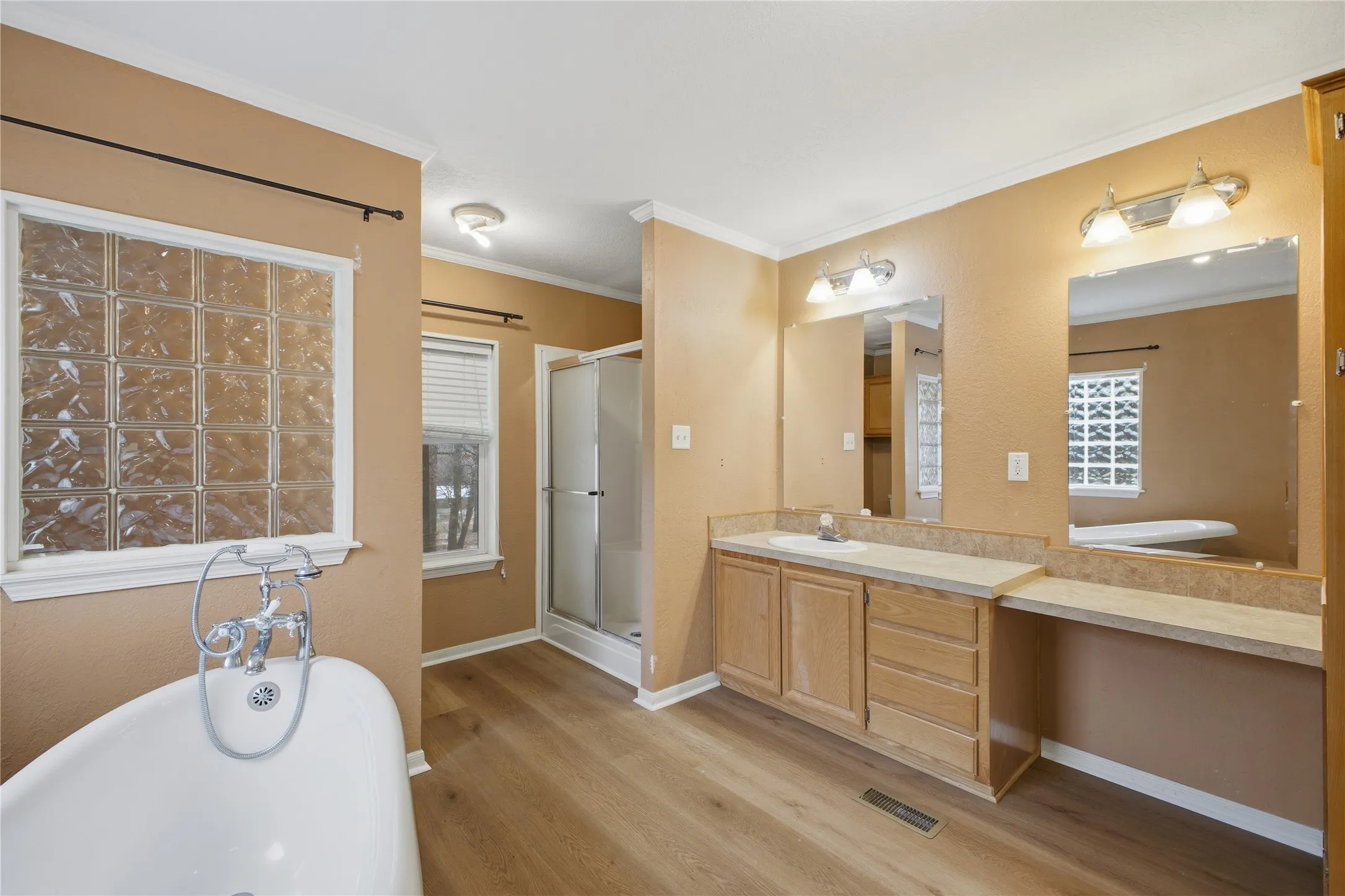 Mobile Home For Sale in Montague County , 1341 Hildreth Pool Road, Bowie, Texas 76230, 4 Bedroom, 3 Bathroom, Garage spaces, 4,368 Sqft, built in 2005, mls#21405567, Real Estate Agent in Bowie, Homes For Sale in Montague county, Homes For Sale in Bowie, Realtor in Bowie Texas, Real Estate Brokerage Independent Realty Texas, Luminita Cordes Realtor