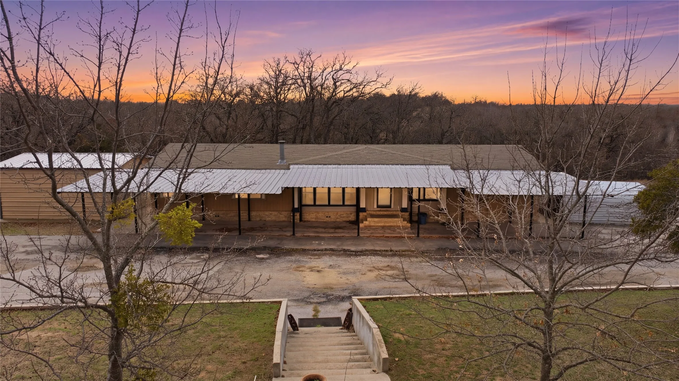 Mobile Home For Sale in Montague County , 1341 Hildreth Pool Road, Bowie, Texas 76230, 4 Bedroom, 3 Bathroom, Garage spaces, 4,368 Sqft, built in 2005, mls#21405567, Real Estate Agent in Bowie, Homes For Sale in Montague county, Homes For Sale in Bowie, Realtor in Bowie Texas, Real Estate Brokerage Independent Realty Texas, Luminita Cordes Realtor