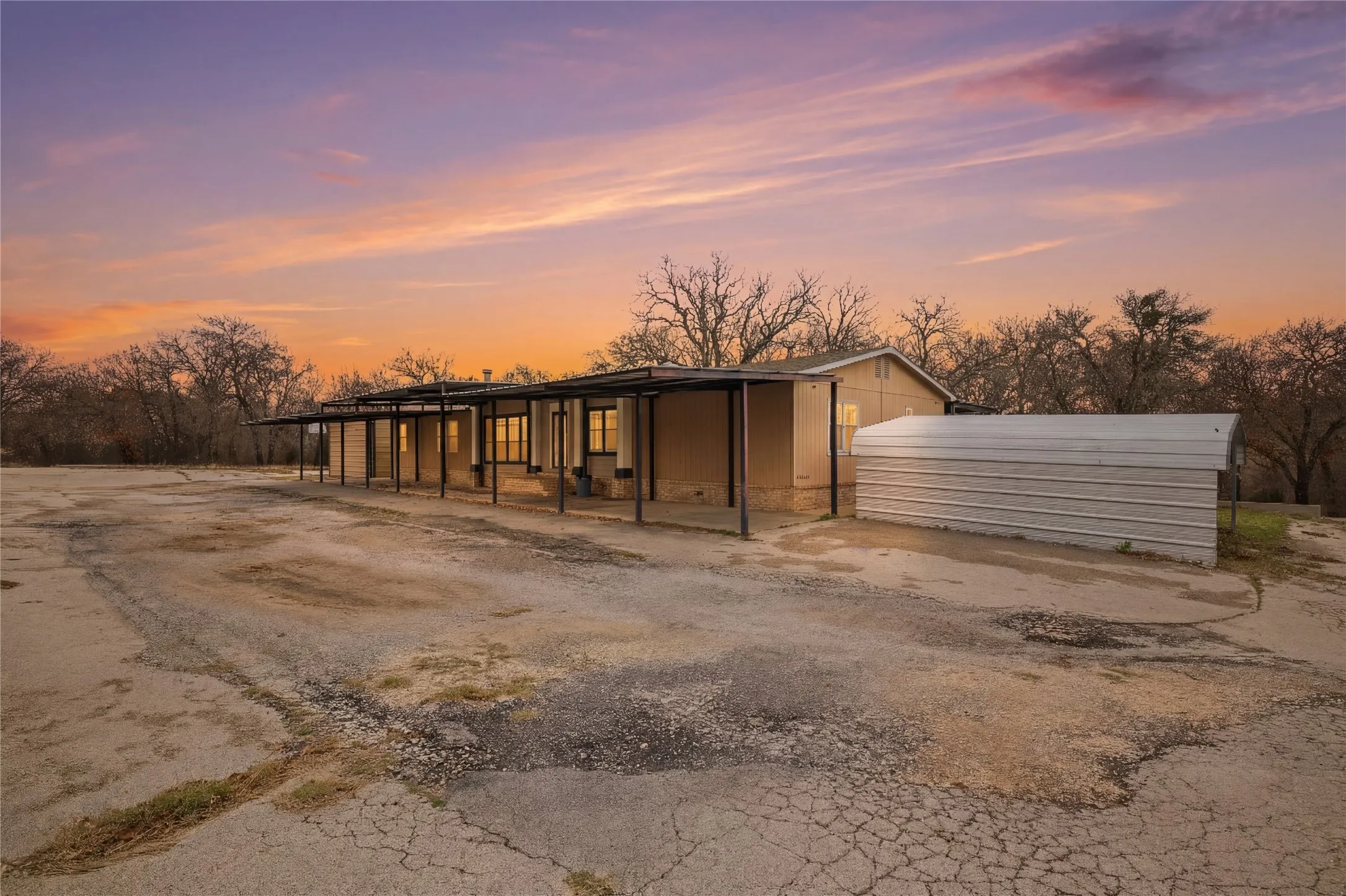 Mobile Home For Sale in Montague County , 1341 Hildreth Pool Road, Bowie, Texas 76230, 4 Bedroom, 3 Bathroom, Garage spaces, 4,368 Sqft, built in 2005, mls#21405567, Real Estate Agent in Bowie, Homes For Sale in Montague county, Homes For Sale in Bowie, Realtor in Bowie Texas, Real Estate Brokerage Independent Realty Texas, Luminita Cordes Realtor