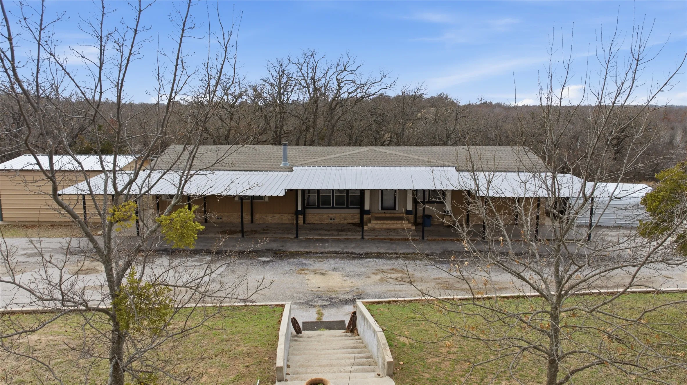 Mobile Home For Sale in Montague County , 1341 Hildreth Pool Road, Bowie, Texas 76230, 4 Bedroom, 3 Bathroom, Garage spaces, 4,368 Sqft, built in 2005, mls#21405567, Real Estate Agent in Bowie, Homes For Sale in Montague county, Homes For Sale in Bowie, Realtor in Bowie Texas, Real Estate Brokerage Independent Realty Texas, Luminita Cordes Realtor