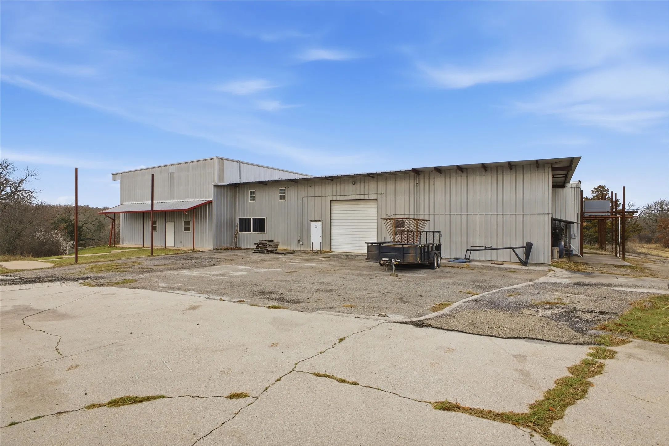 Mobile Home For Sale in Montague County , 1341 Hildreth Pool Road, Bowie, Texas 76230, 4 Bedroom, 3 Bathroom, Garage spaces, 4,368 Sqft, built in 2005, mls#21405567, Real Estate Agent in Bowie, Homes For Sale in Montague county, Homes For Sale in Bowie, Realtor in Bowie Texas, Real Estate Brokerage Independent Realty Texas, Luminita Cordes Realtor