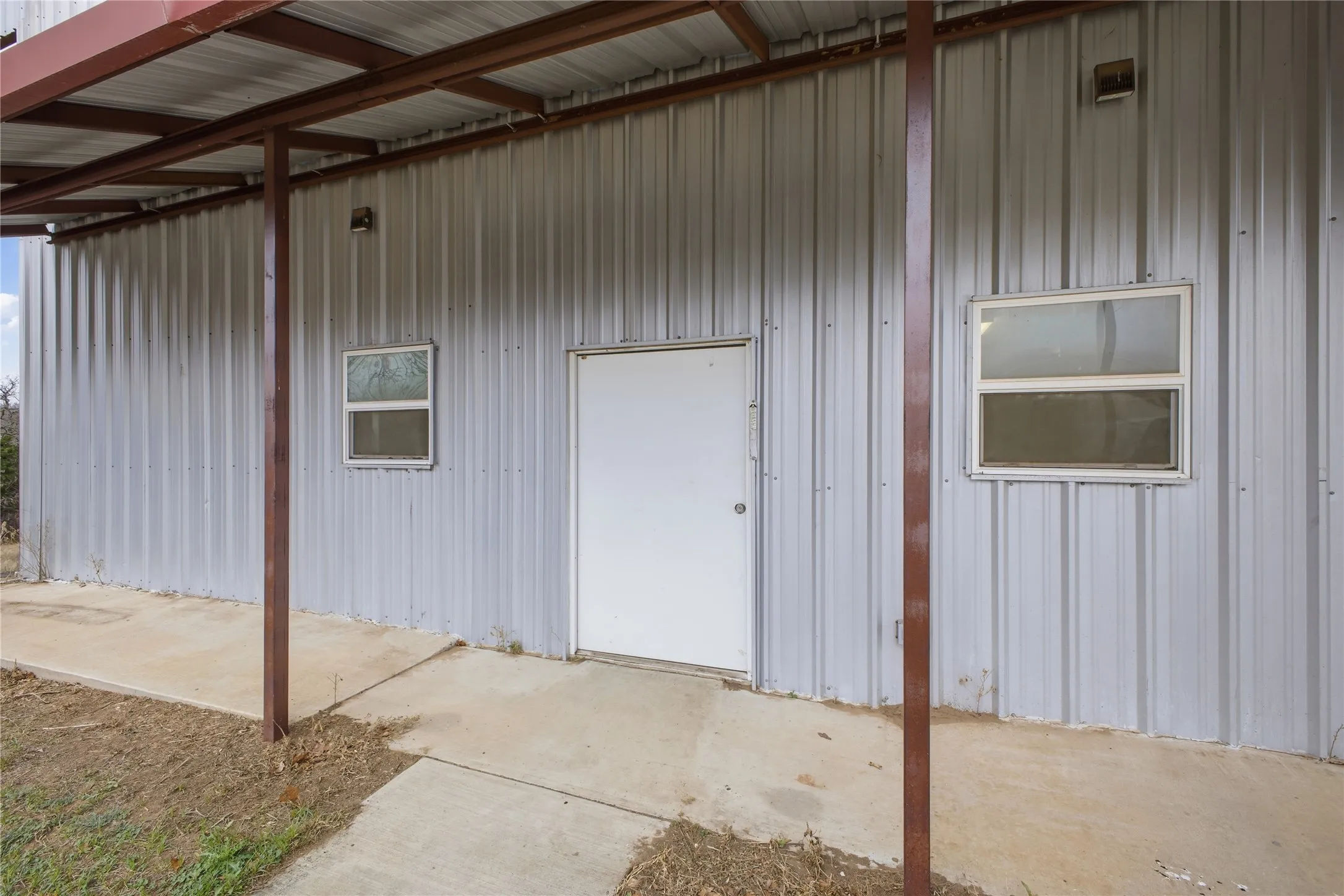 Mobile Home For Sale in Montague County , 1341 Hildreth Pool Road, Bowie, Texas 76230, 4 Bedroom, 3 Bathroom, Garage spaces, 4,368 Sqft, built in 2005, mls#21405567, Real Estate Agent in Bowie, Homes For Sale in Montague county, Homes For Sale in Bowie, Realtor in Bowie Texas, Real Estate Brokerage Independent Realty Texas, Luminita Cordes Realtor