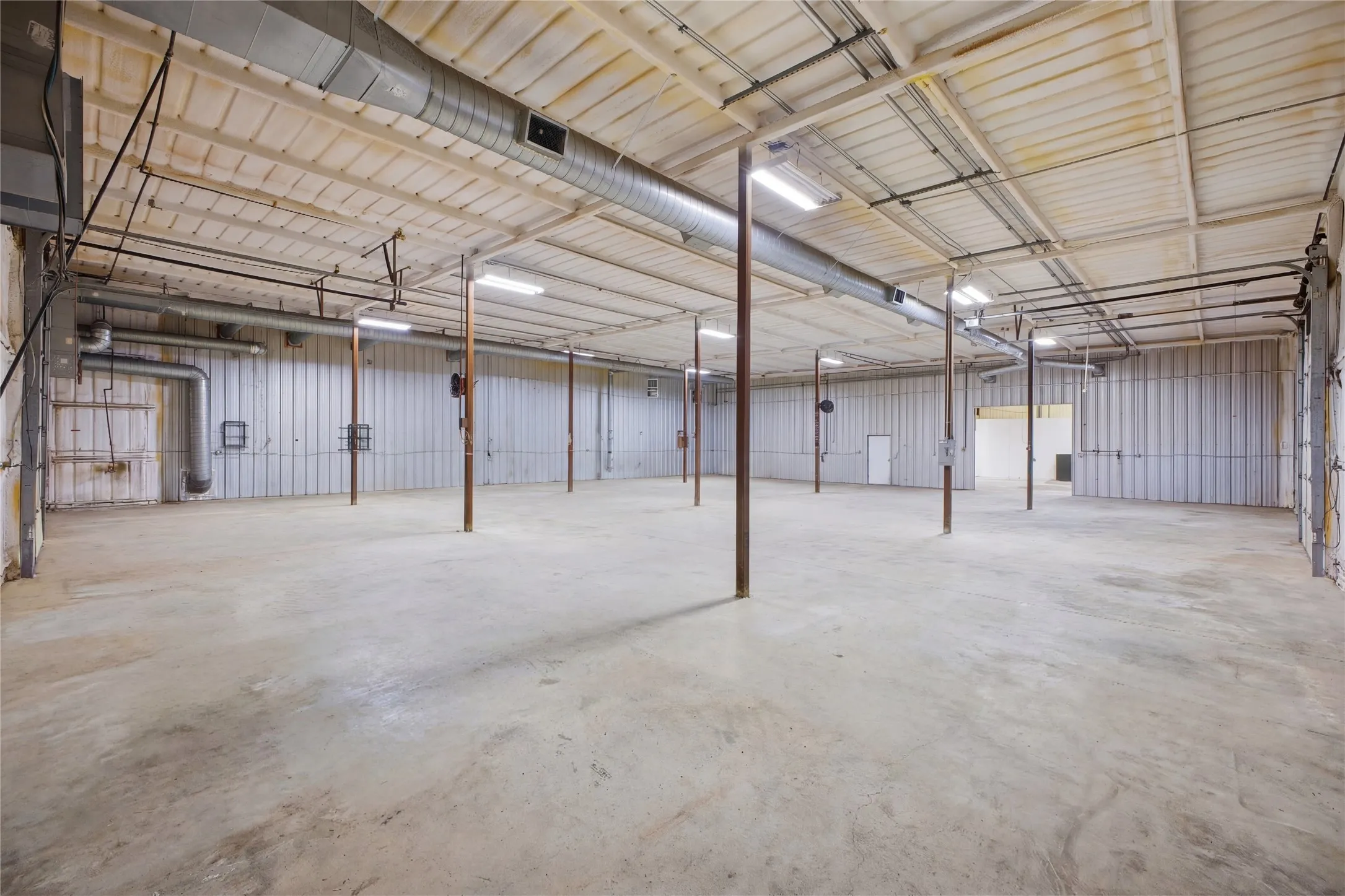 Mobile Home For Sale in Montague County , 1341 Hildreth Pool Road, Bowie, Texas 76230, 4 Bedroom, 3 Bathroom, Garage spaces, 4,368 Sqft, built in 2005, mls#21405567, Real Estate Agent in Bowie, Homes For Sale in Montague county, Homes For Sale in Bowie, Realtor in Bowie Texas, Real Estate Brokerage Independent Realty Texas, Luminita Cordes Realtor