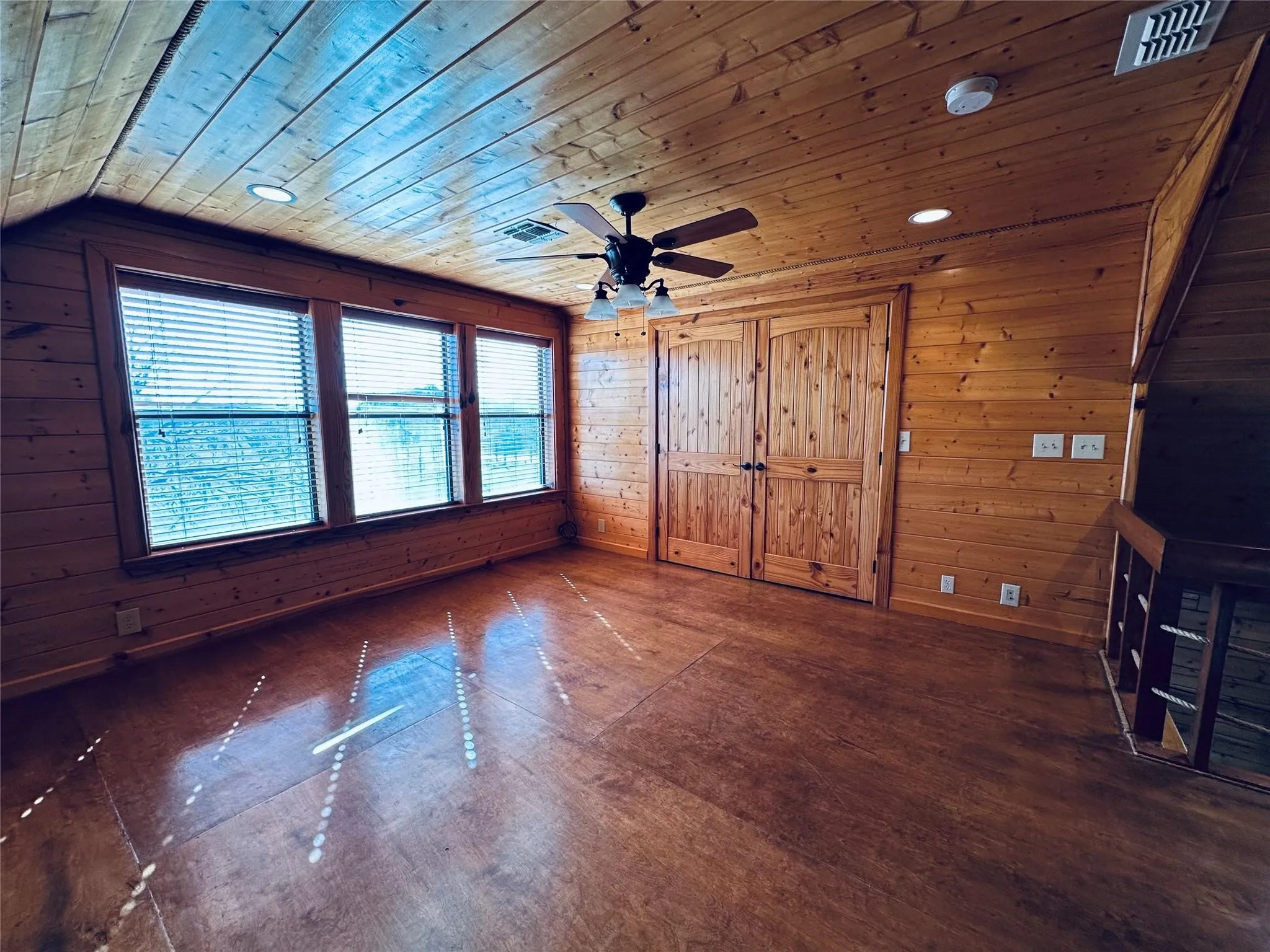 Single Family Residence For Sale in Comanche County , 349 Lake Point, Comanche, Texas 76442, 3 Bedroom, 3 Bathroom, Garage spaces, 2,498 Sqft, built in 2008, mls#21405608, Real Estate Agent in Comanche, Homes For Sale in Comanche county, Homes For Sale in Comanche, Realtor in Comanche Texas, Real Estate Brokerage Independent Realty Texas, Luminita Cordes Realtor