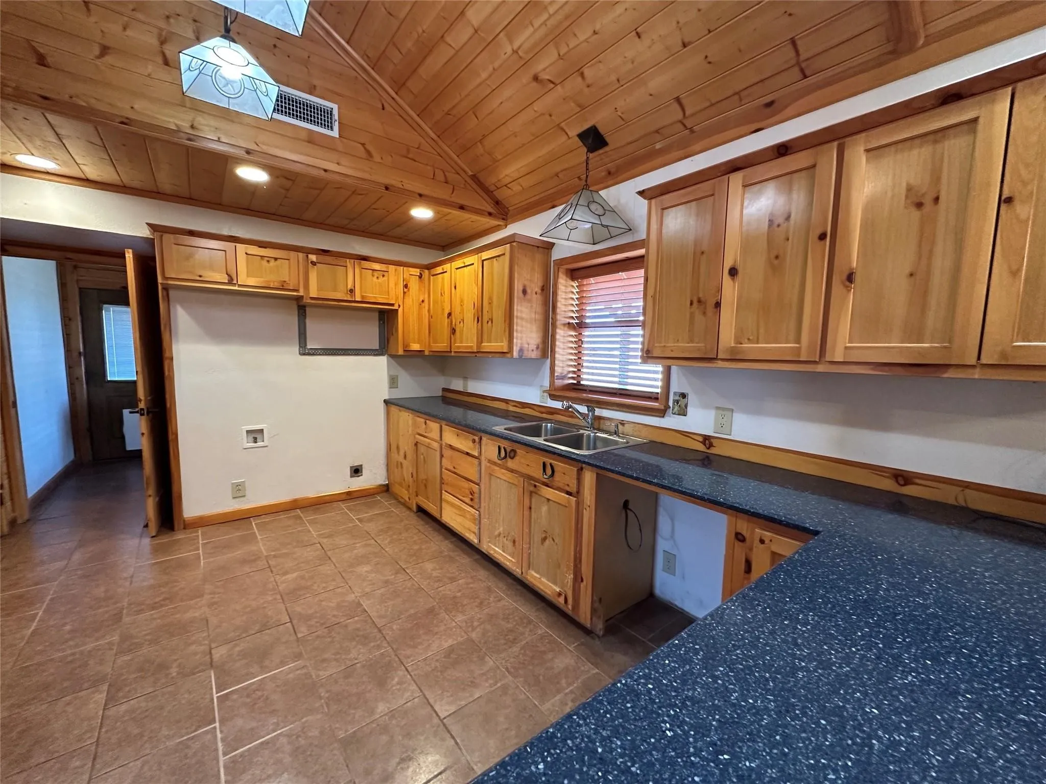 Single Family Residence For Sale in Comanche County , 349 Lake Point, Comanche, Texas 76442, 3 Bedroom, 3 Bathroom, Garage spaces, 2,498 Sqft, built in 2008, mls#21405608, Real Estate Agent in Comanche, Homes For Sale in Comanche county, Homes For Sale in Comanche, Realtor in Comanche Texas, Real Estate Brokerage Independent Realty Texas, Luminita Cordes Realtor