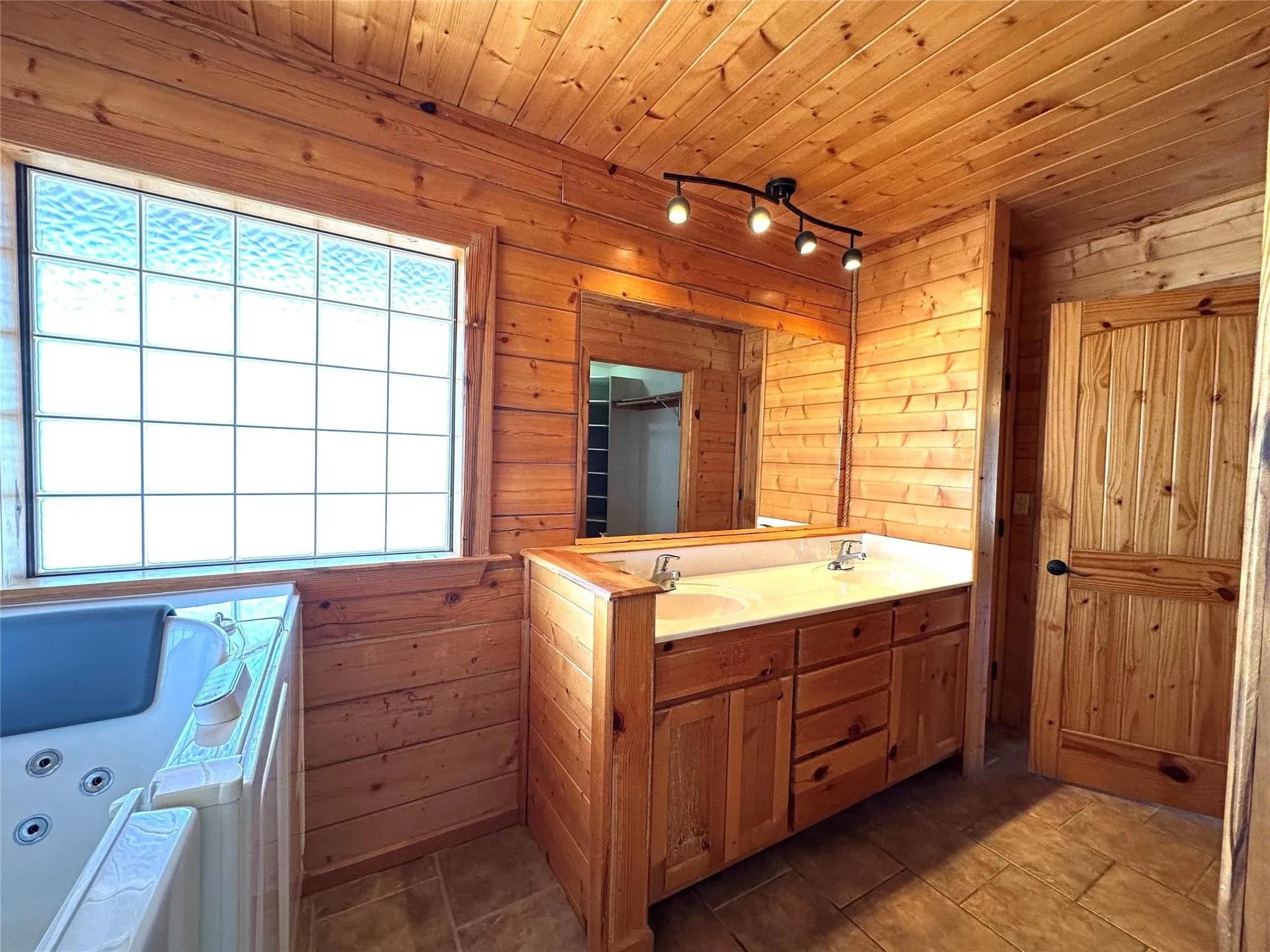 Single Family Residence For Sale in Comanche County , 349 Lake Point, Comanche, Texas 76442, 3 Bedroom, 3 Bathroom, Garage spaces, 2,498 Sqft, built in 2008, mls#21405608, Real Estate Agent in Comanche, Homes For Sale in Comanche county, Homes For Sale in Comanche, Realtor in Comanche Texas, Real Estate Brokerage Independent Realty Texas, Luminita Cordes Realtor