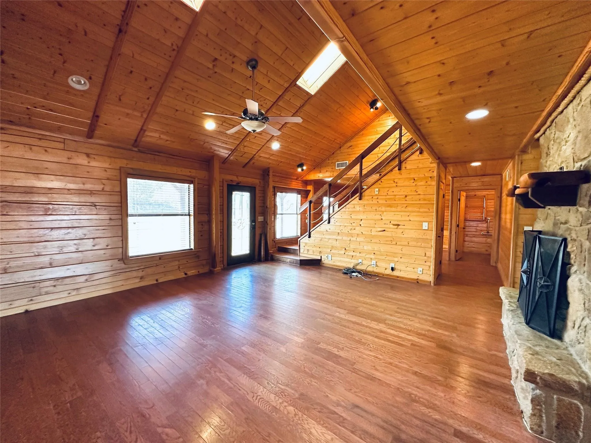Single Family Residence For Sale in Comanche County , 349 Lake Point, Comanche, Texas 76442, 3 Bedroom, 3 Bathroom, Garage spaces, 2,498 Sqft, built in 2008, mls#21405608, Real Estate Agent in Comanche, Homes For Sale in Comanche county, Homes For Sale in Comanche, Realtor in Comanche Texas, Real Estate Brokerage Independent Realty Texas, Luminita Cordes Realtor
