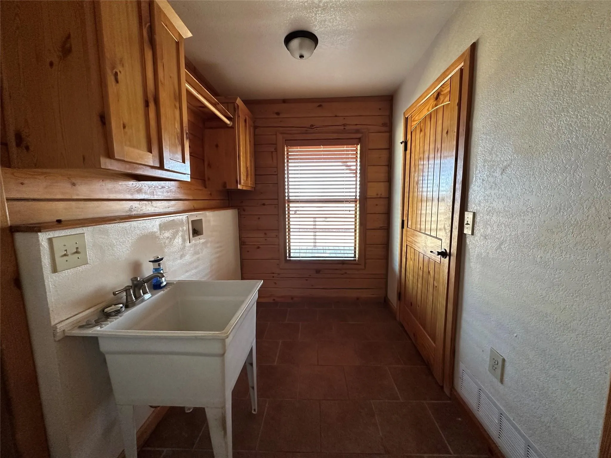 Single Family Residence For Sale in Comanche County , 349 Lake Point, Comanche, Texas 76442, 3 Bedroom, 3 Bathroom, Garage spaces, 2,498 Sqft, built in 2008, mls#21405608, Real Estate Agent in Comanche, Homes For Sale in Comanche county, Homes For Sale in Comanche, Realtor in Comanche Texas, Real Estate Brokerage Independent Realty Texas, Luminita Cordes Realtor