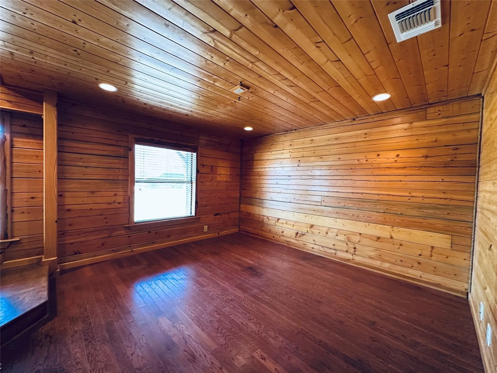 Single Family Residence For Sale in Comanche County , 349 Lake Point, Comanche, Texas 76442, 3 Bedroom, 3 Bathroom, Garage spaces, 2,498 Sqft, built in 2008, mls#21405608, Real Estate Agent in Comanche, Homes For Sale in Comanche county, Homes For Sale in Comanche, Realtor in Comanche Texas, Real Estate Brokerage Independent Realty Texas, Luminita Cordes Realtor