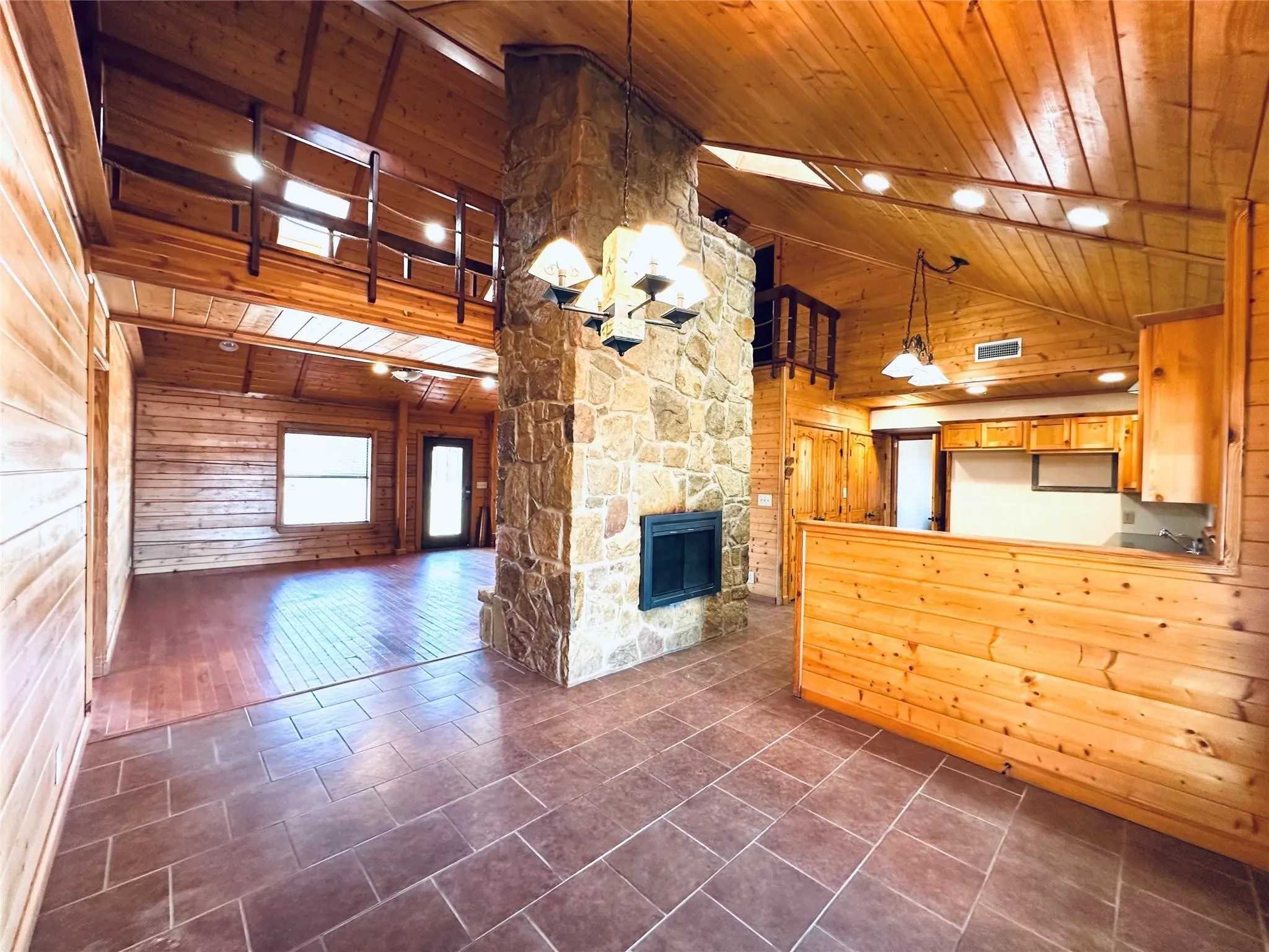 Single Family Residence For Sale in Comanche County , 349 Lake Point, Comanche, Texas 76442, 3 Bedroom, 3 Bathroom, Garage spaces, 2,498 Sqft, built in 2008, mls#21405608, Real Estate Agent in Comanche, Homes For Sale in Comanche county, Homes For Sale in Comanche, Realtor in Comanche Texas, Real Estate Brokerage Independent Realty Texas, Luminita Cordes Realtor