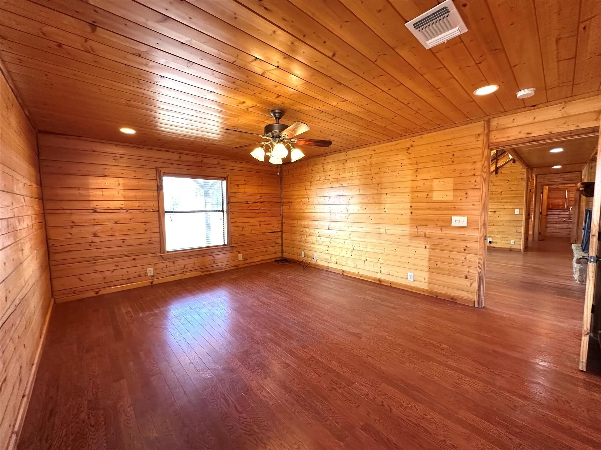 Single Family Residence For Sale in Comanche County , 349 Lake Point, Comanche, Texas 76442, 3 Bedroom, 3 Bathroom, Garage spaces, 2,498 Sqft, built in 2008, mls#21405608, Real Estate Agent in Comanche, Homes For Sale in Comanche county, Homes For Sale in Comanche, Realtor in Comanche Texas, Real Estate Brokerage Independent Realty Texas, Luminita Cordes Realtor