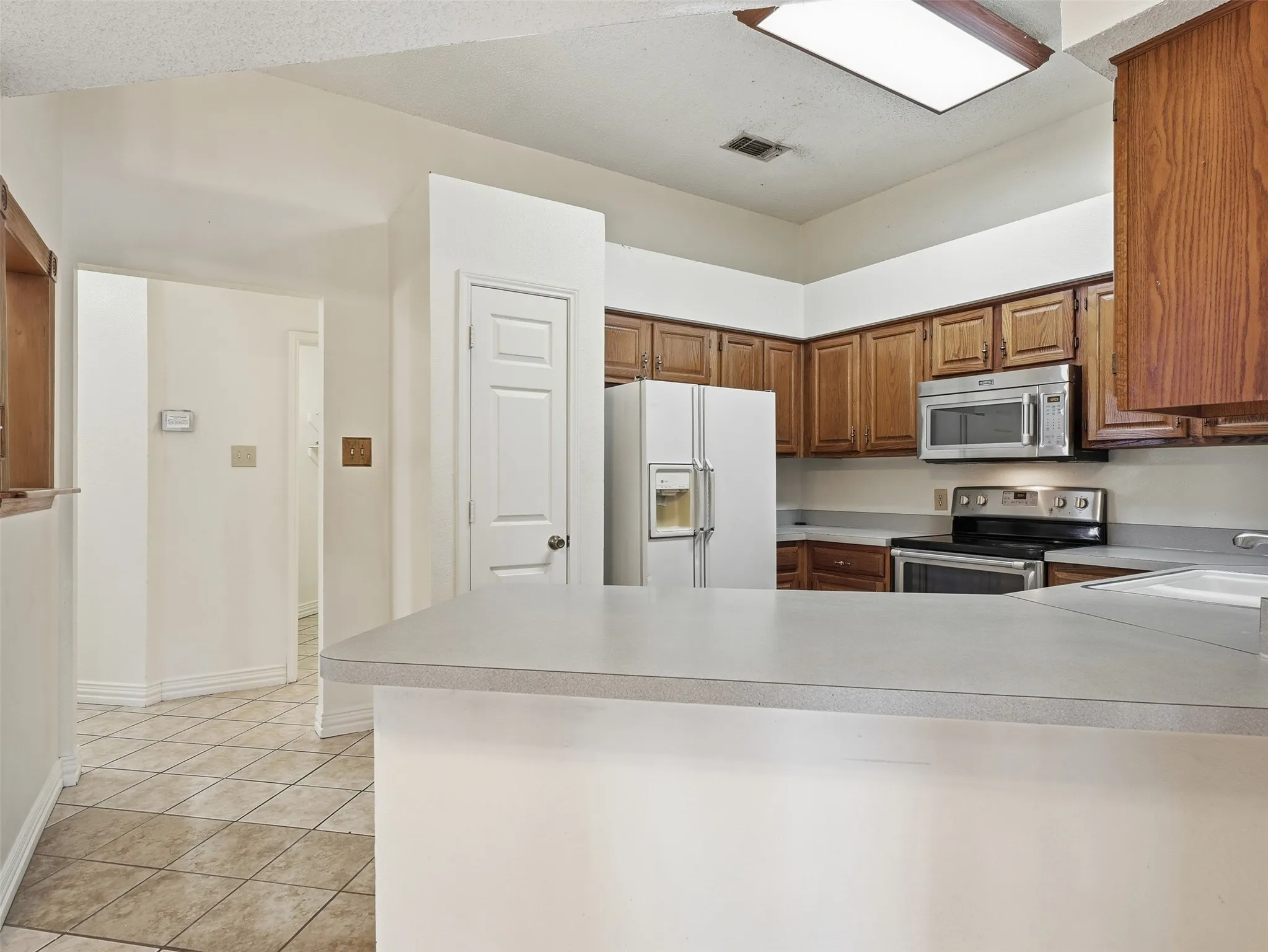 Single Family Residence For Sale in Tarrant County , 7567 Casburn Court, Fort Worth, Texas 76120, 5 Bedroom, 2 Bathroom, 2 Garage spaces, 1,938 Sqft, built in 1990, mls#21405578, Real Estate Agent in Fort Worth, Homes For Sale in Tarrant county, Homes For Sale in Fort Worth, Realtor in Fort Worth Texas, Real Estate Brokerage Independent Realty Texas, Luminita Cordes Realtor
