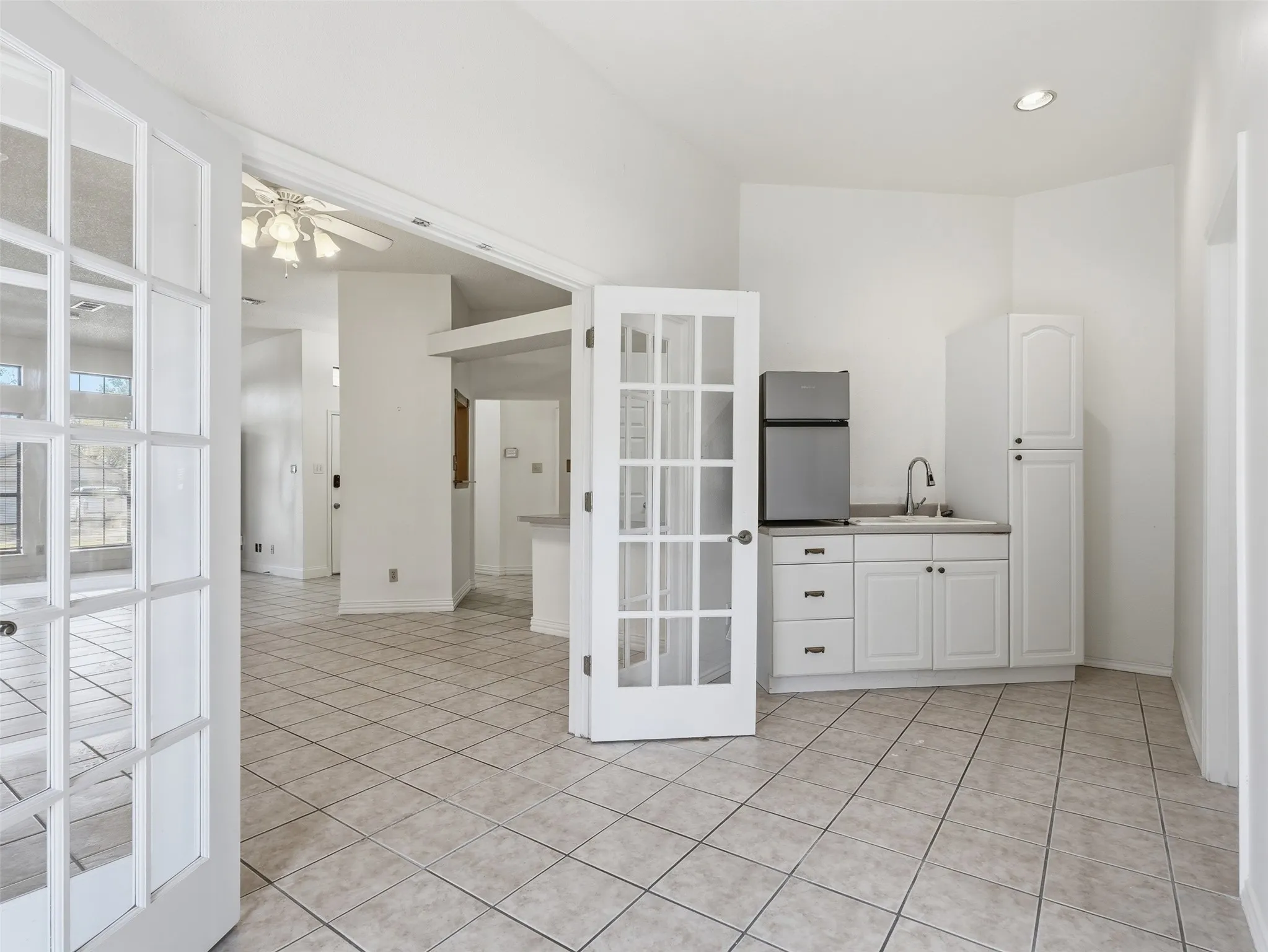 Single Family Residence For Sale in Tarrant County , 7567 Casburn Court, Fort Worth, Texas 76120, 5 Bedroom, 2 Bathroom, 2 Garage spaces, 1,938 Sqft, built in 1990, mls#21405578, Real Estate Agent in Fort Worth, Homes For Sale in Tarrant county, Homes For Sale in Fort Worth, Realtor in Fort Worth Texas, Real Estate Brokerage Independent Realty Texas, Luminita Cordes Realtor