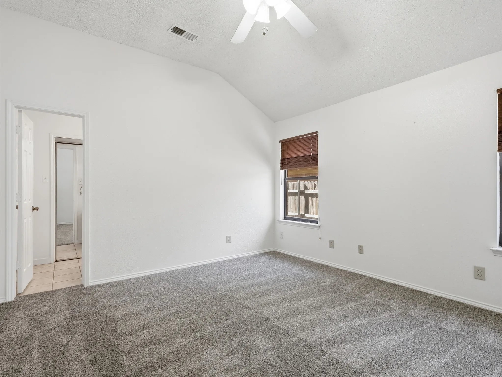 Single Family Residence For Sale in Tarrant County , 7567 Casburn Court, Fort Worth, Texas 76120, 5 Bedroom, 2 Bathroom, 2 Garage spaces, 1,938 Sqft, built in 1990, mls#21405578, Real Estate Agent in Fort Worth, Homes For Sale in Tarrant county, Homes For Sale in Fort Worth, Realtor in Fort Worth Texas, Real Estate Brokerage Independent Realty Texas, Luminita Cordes Realtor