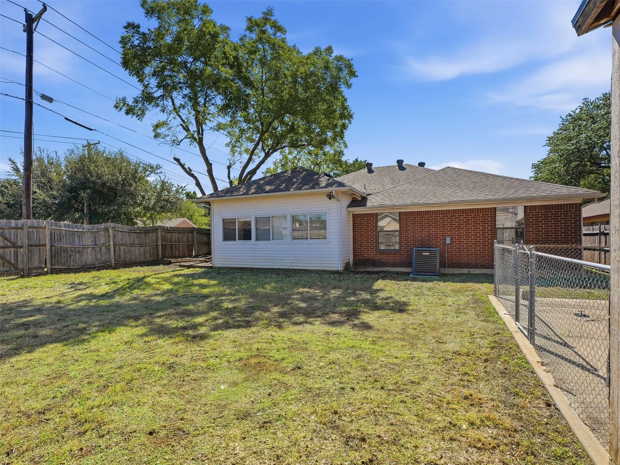 Single Family Residence For Sale in Tarrant County , 7567 Casburn Court, Fort Worth, Texas 76120, 5 Bedroom, 2 Bathroom, 2 Garage spaces, 1,938 Sqft, built in 1990, mls#21405578, Real Estate Agent in Fort Worth, Homes For Sale in Tarrant county, Homes For Sale in Fort Worth, Realtor in Fort Worth Texas, Real Estate Brokerage Independent Realty Texas, Luminita Cordes Realtor