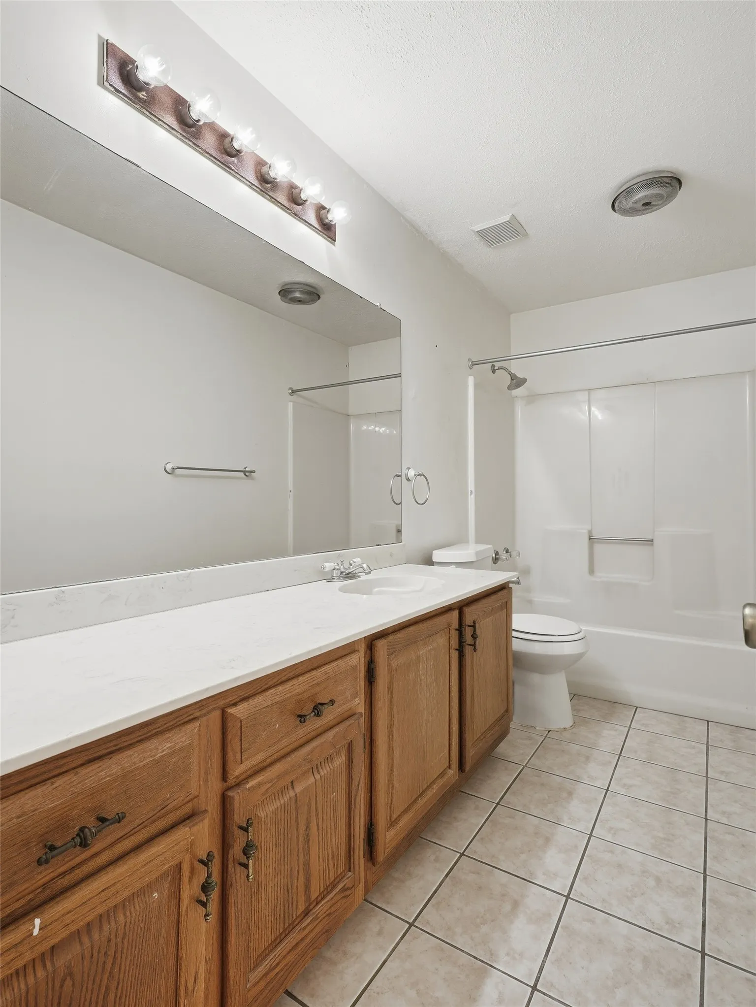Single Family Residence For Sale in Tarrant County , 7567 Casburn Court, Fort Worth, Texas 76120, 5 Bedroom, 2 Bathroom, 2 Garage spaces, 1,938 Sqft, built in 1990, mls#21405578, Real Estate Agent in Fort Worth, Homes For Sale in Tarrant county, Homes For Sale in Fort Worth, Realtor in Fort Worth Texas, Real Estate Brokerage Independent Realty Texas, Luminita Cordes Realtor