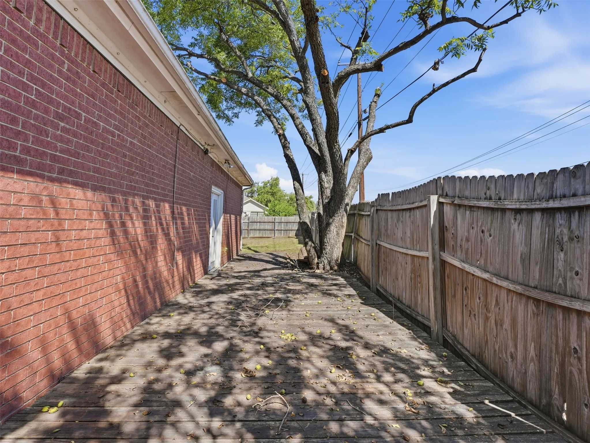 Single Family Residence For Sale in Tarrant County , 7567 Casburn Court, Fort Worth, Texas 76120, 5 Bedroom, 2 Bathroom, 2 Garage spaces, 1,938 Sqft, built in 1990, mls#21405578, Real Estate Agent in Fort Worth, Homes For Sale in Tarrant county, Homes For Sale in Fort Worth, Realtor in Fort Worth Texas, Real Estate Brokerage Independent Realty Texas, Luminita Cordes Realtor