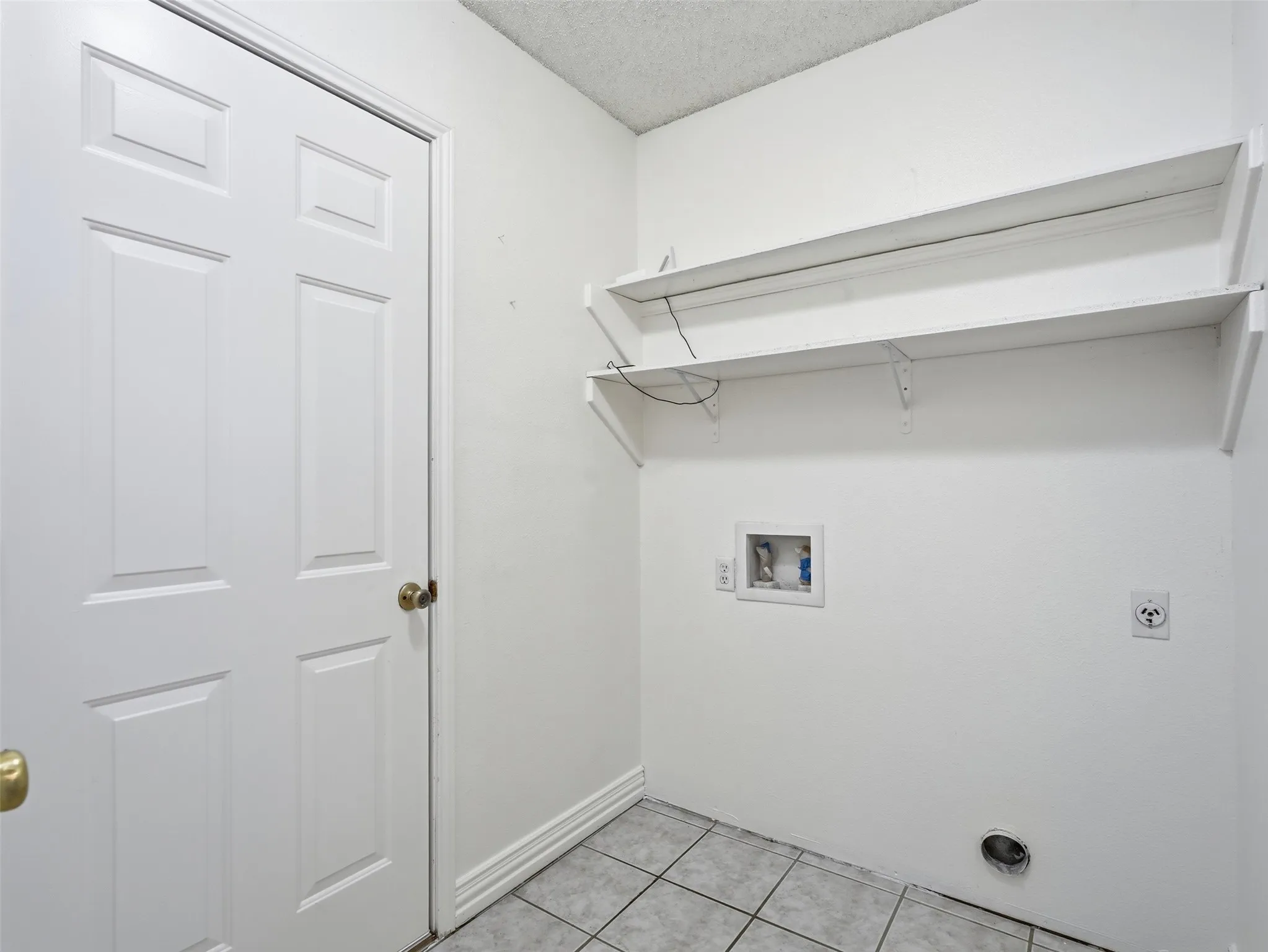 Single Family Residence For Sale in Tarrant County , 7567 Casburn Court, Fort Worth, Texas 76120, 5 Bedroom, 2 Bathroom, 2 Garage spaces, 1,938 Sqft, built in 1990, mls#21405578, Real Estate Agent in Fort Worth, Homes For Sale in Tarrant county, Homes For Sale in Fort Worth, Realtor in Fort Worth Texas, Real Estate Brokerage Independent Realty Texas, Luminita Cordes Realtor