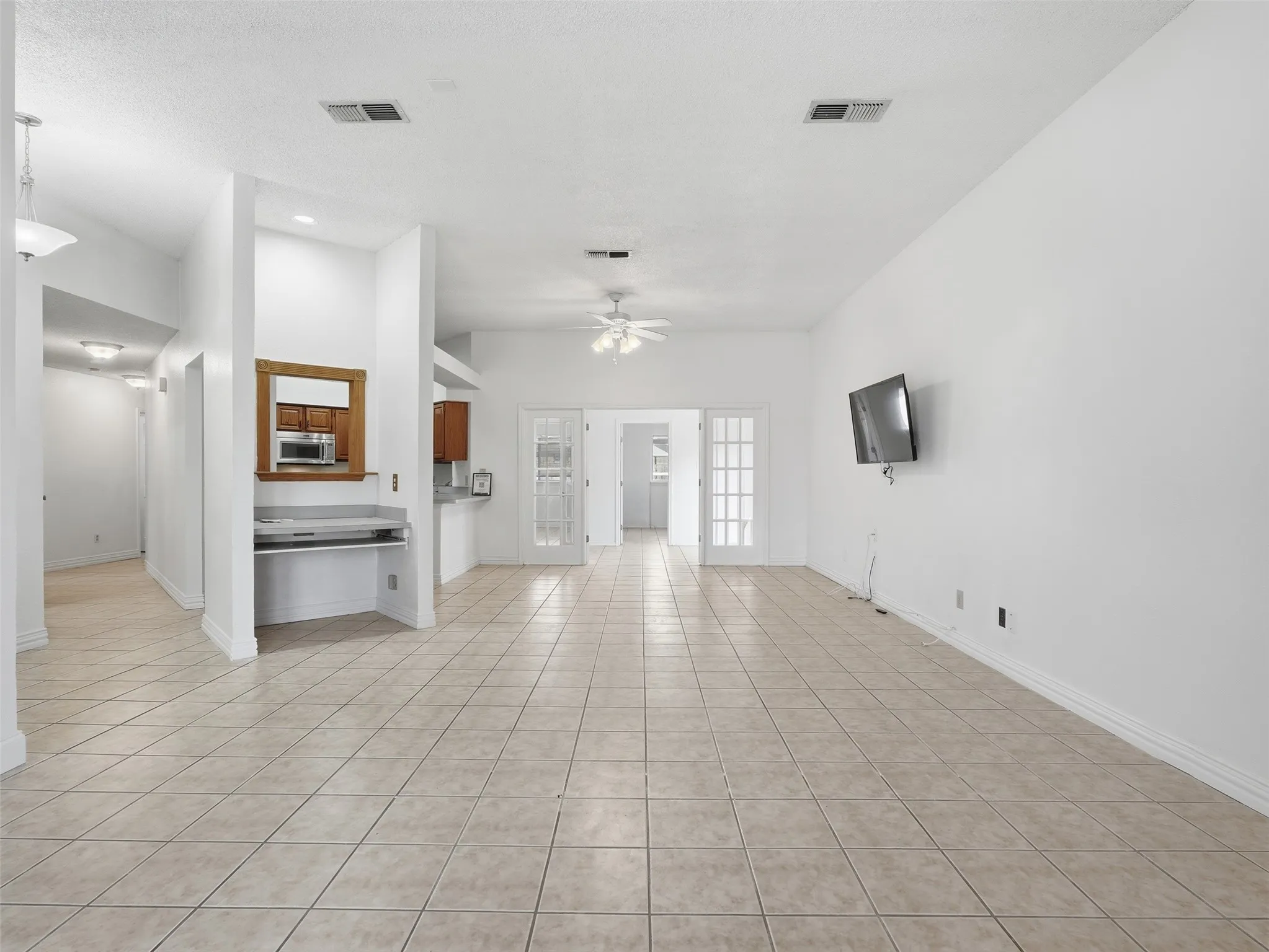 Single Family Residence For Sale in Tarrant County , 7567 Casburn Court, Fort Worth, Texas 76120, 5 Bedroom, 2 Bathroom, 2 Garage spaces, 1,938 Sqft, built in 1990, mls#21405578, Real Estate Agent in Fort Worth, Homes For Sale in Tarrant county, Homes For Sale in Fort Worth, Realtor in Fort Worth Texas, Real Estate Brokerage Independent Realty Texas, Luminita Cordes Realtor