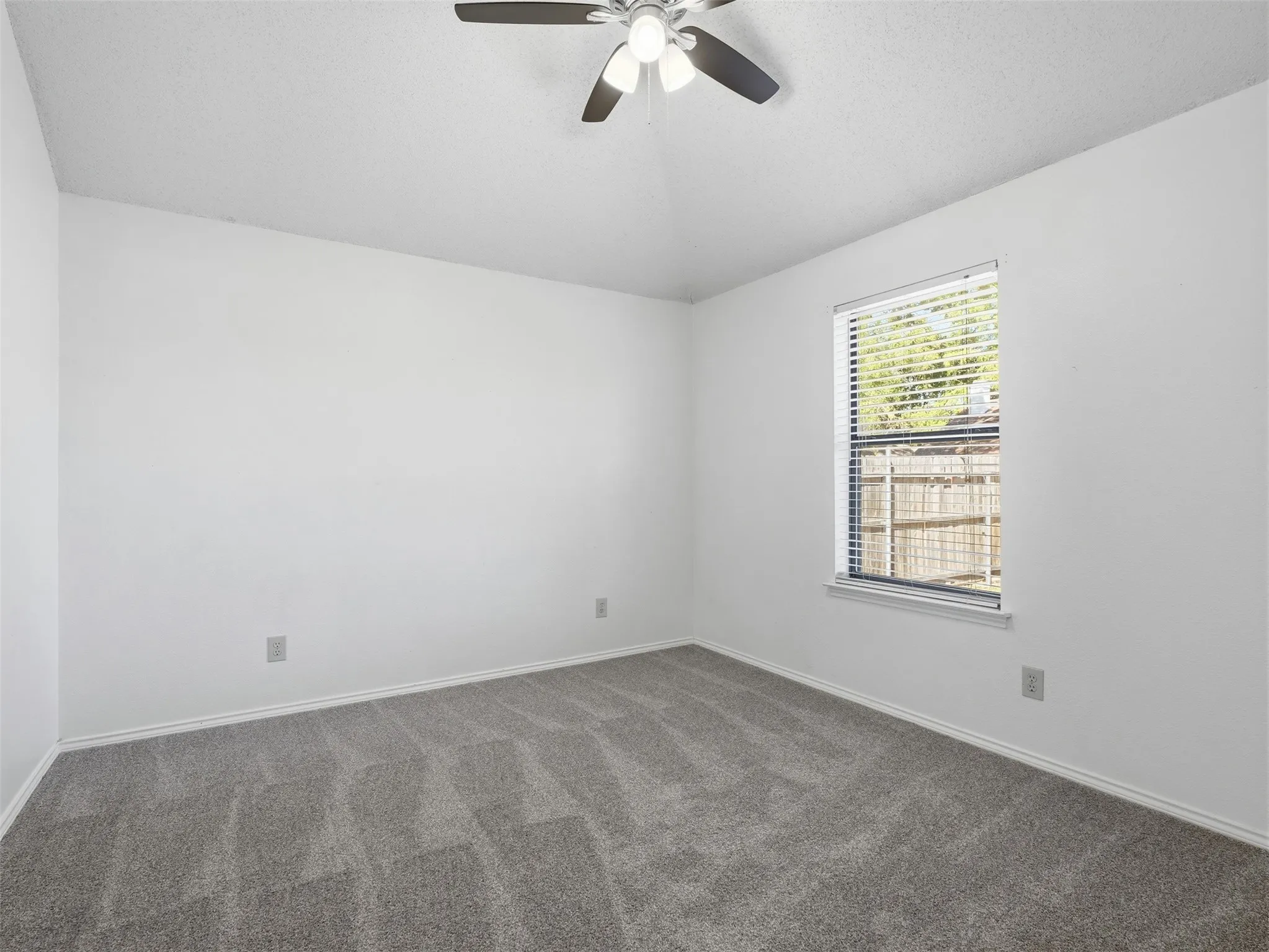 Single Family Residence For Sale in Tarrant County , 7567 Casburn Court, Fort Worth, Texas 76120, 5 Bedroom, 2 Bathroom, 2 Garage spaces, 1,938 Sqft, built in 1990, mls#21405578, Real Estate Agent in Fort Worth, Homes For Sale in Tarrant county, Homes For Sale in Fort Worth, Realtor in Fort Worth Texas, Real Estate Brokerage Independent Realty Texas, Luminita Cordes Realtor