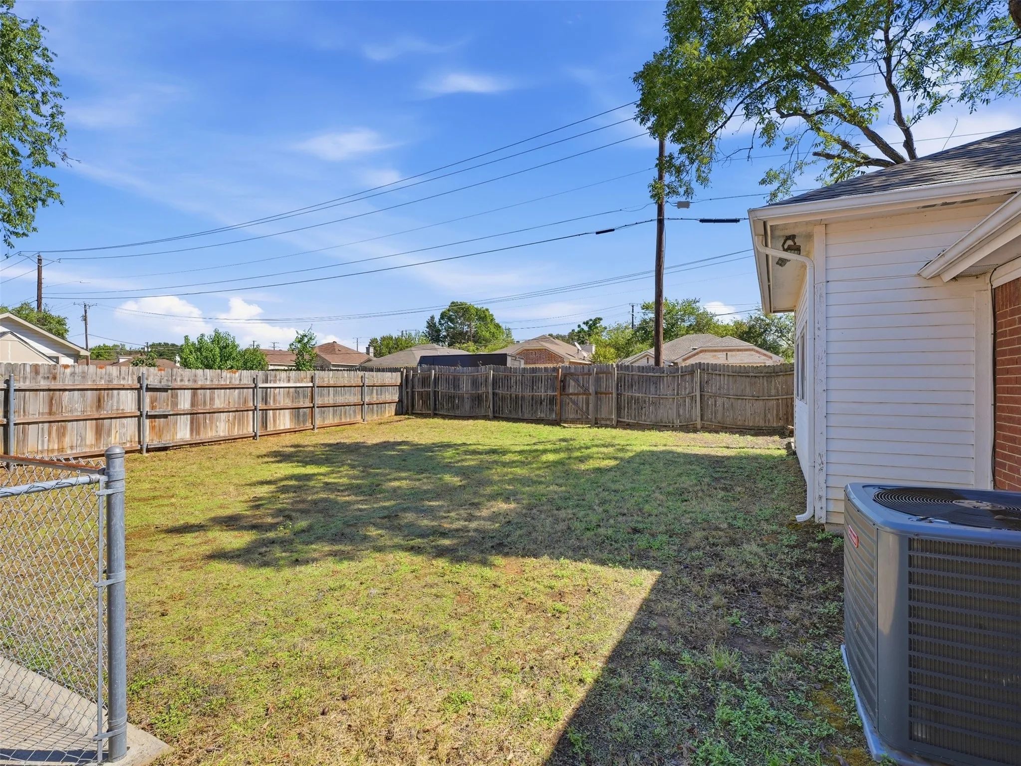 Single Family Residence For Sale in Tarrant County , 7567 Casburn Court, Fort Worth, Texas 76120, 5 Bedroom, 2 Bathroom, 2 Garage spaces, 1,938 Sqft, built in 1990, mls#21405578, Real Estate Agent in Fort Worth, Homes For Sale in Tarrant county, Homes For Sale in Fort Worth, Realtor in Fort Worth Texas, Real Estate Brokerage Independent Realty Texas, Luminita Cordes Realtor