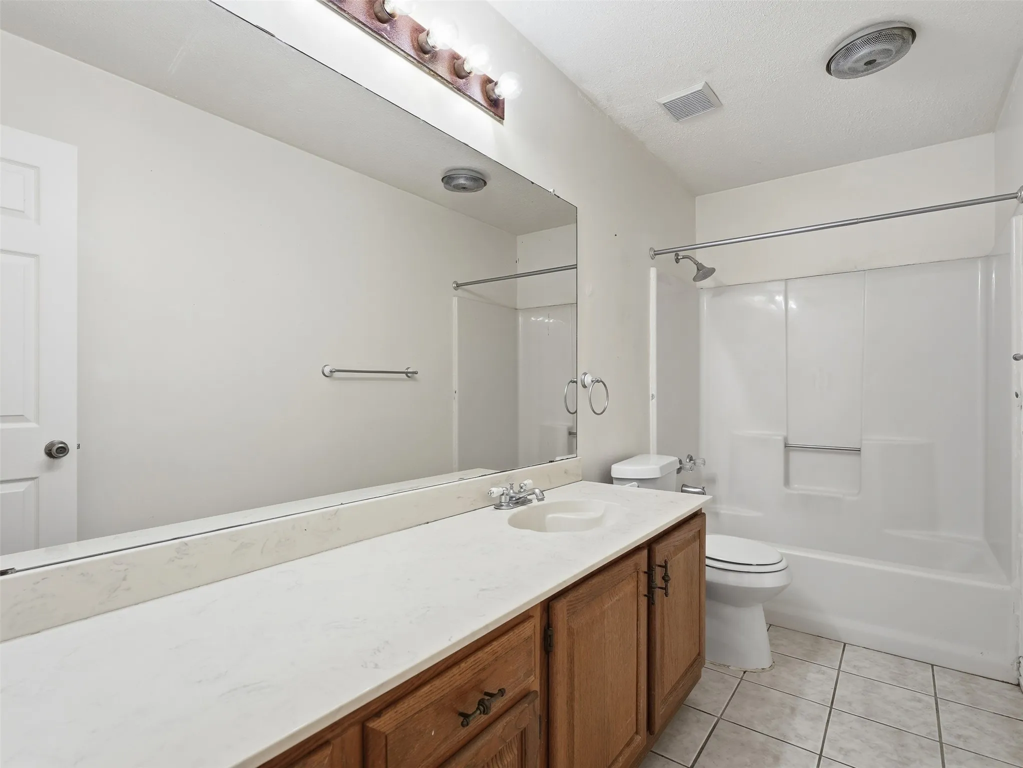 Single Family Residence For Sale in Tarrant County , 7567 Casburn Court, Fort Worth, Texas 76120, 5 Bedroom, 2 Bathroom, 2 Garage spaces, 1,938 Sqft, built in 1990, mls#21405578, Real Estate Agent in Fort Worth, Homes For Sale in Tarrant county, Homes For Sale in Fort Worth, Realtor in Fort Worth Texas, Real Estate Brokerage Independent Realty Texas, Luminita Cordes Realtor