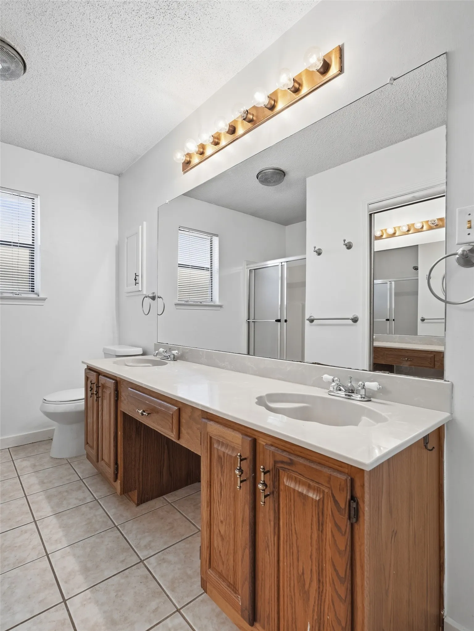 Single Family Residence For Sale in Tarrant County , 7567 Casburn Court, Fort Worth, Texas 76120, 5 Bedroom, 2 Bathroom, 2 Garage spaces, 1,938 Sqft, built in 1990, mls#21405578, Real Estate Agent in Fort Worth, Homes For Sale in Tarrant county, Homes For Sale in Fort Worth, Realtor in Fort Worth Texas, Real Estate Brokerage Independent Realty Texas, Luminita Cordes Realtor