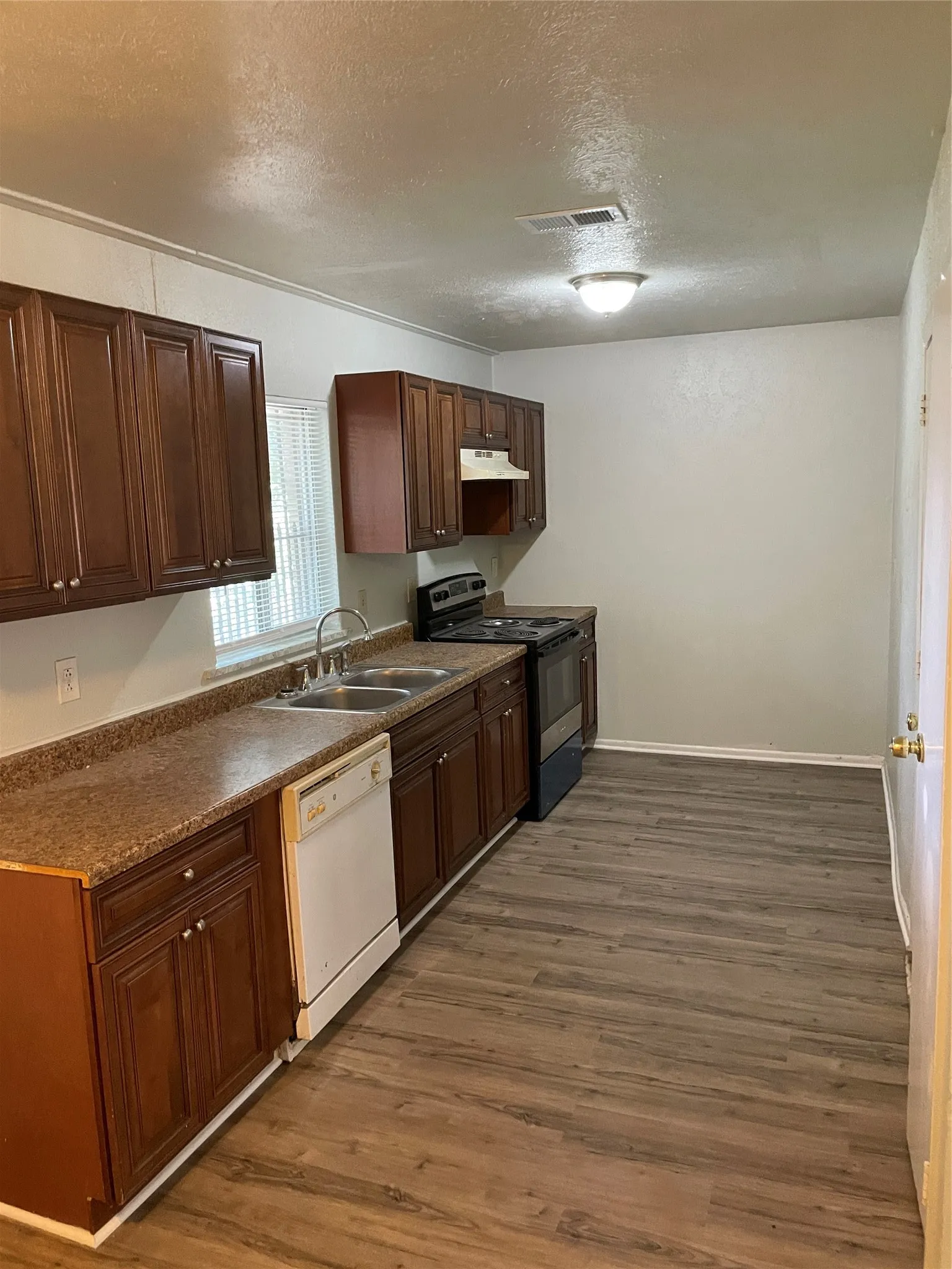 Single Family Residence For Sale in Dallas County , 5113 Stagecoach Lane, Garland, Texas 75043, 4 Bedroom, 2 Bathroom, 2 Garage spaces, 1,257 Sqft, built in 1971, mls#21405613, Real Estate Agent in Garland, Homes For Sale in Dallas county, Homes For Sale in Garland, Realtor in Garland Texas, Real Estate Brokerage Independent Realty Texas, Luminita Cordes Realtor