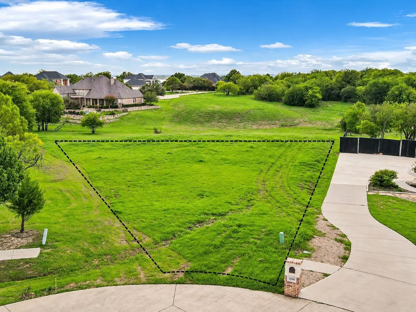 Expansive undeveloped lot featuring a natural grass landscape