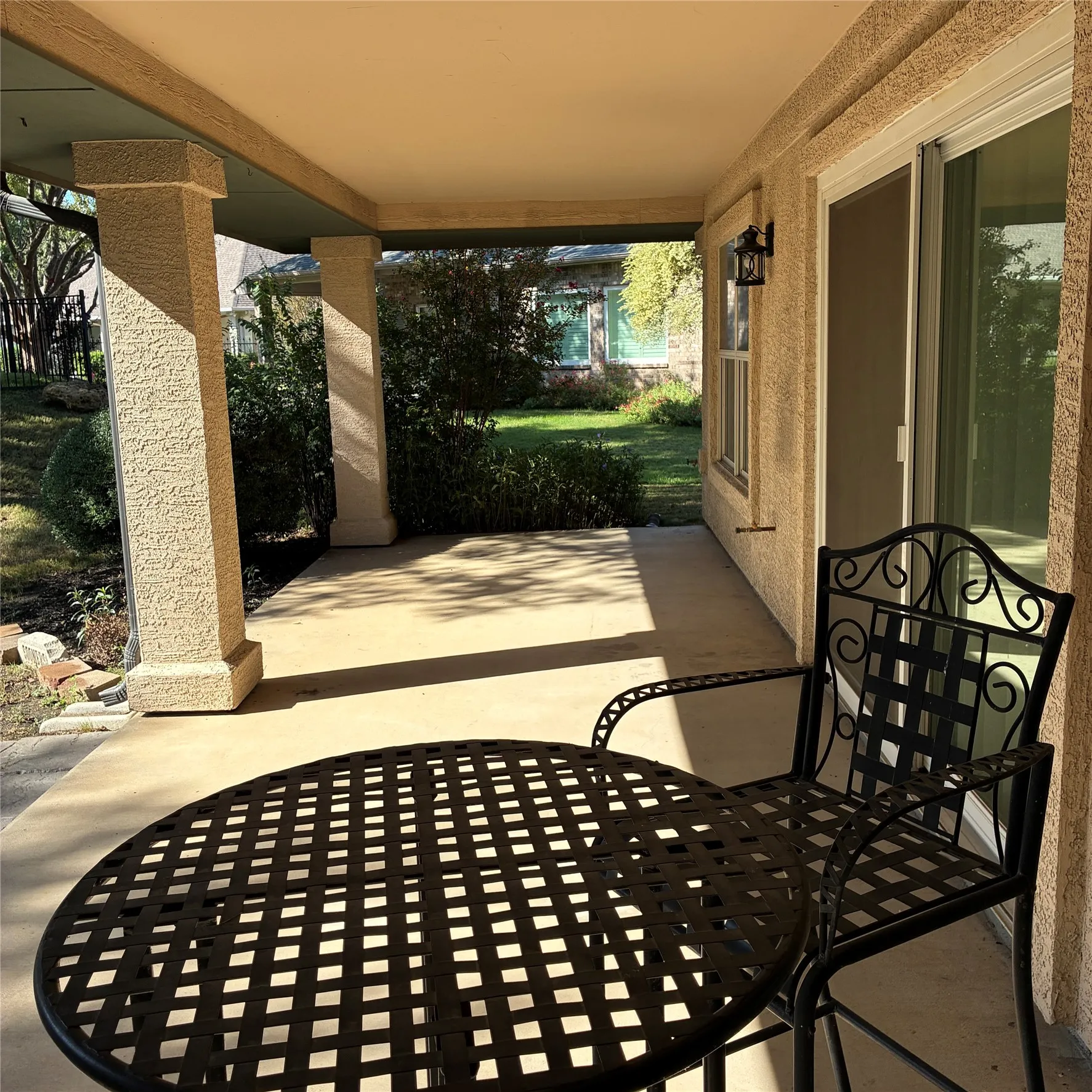 Full outdoor patio
