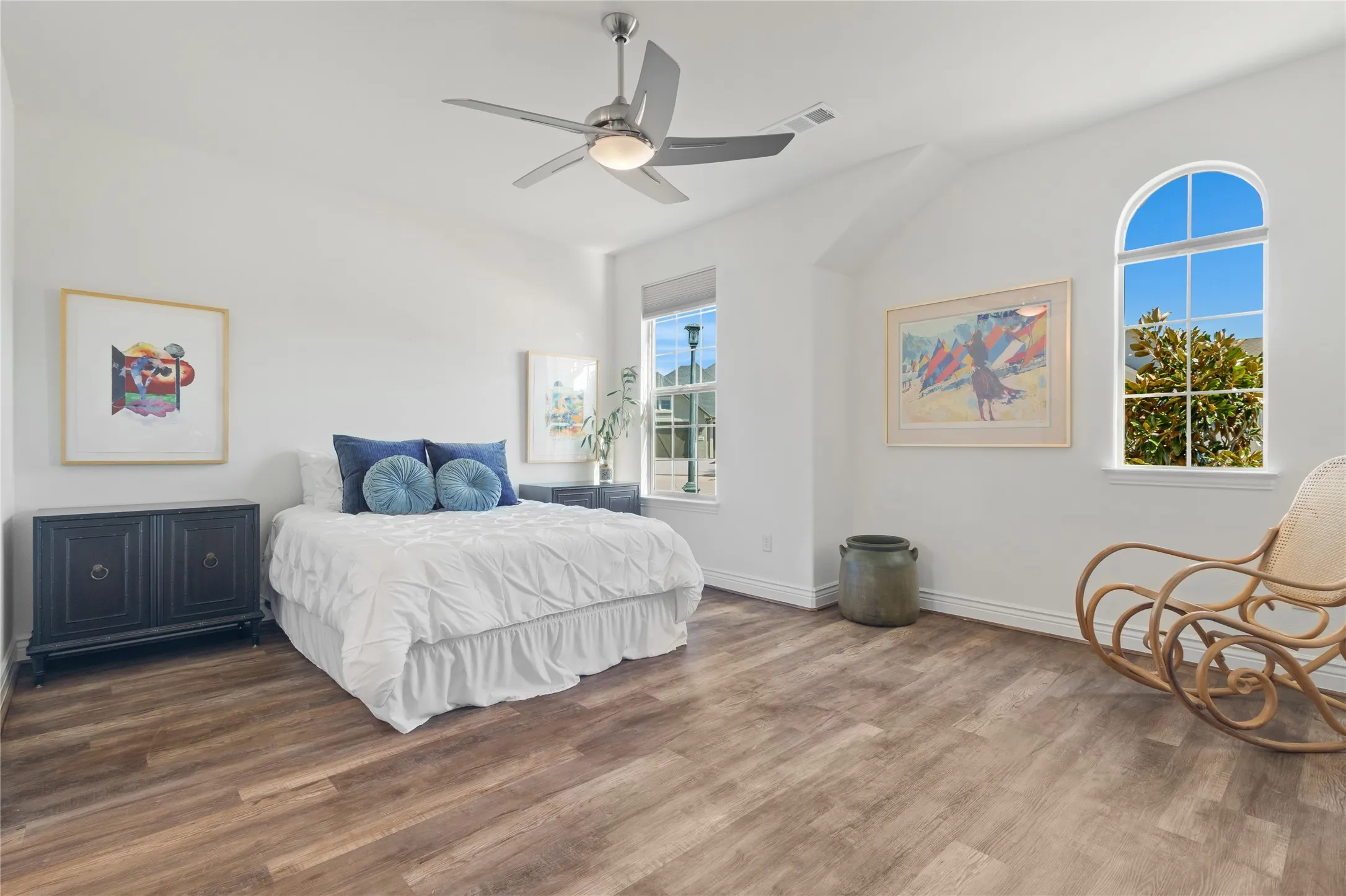Single Family Residence For Sale in Denton County , 11804 Willet Way, Denton, Texas 76207, 2 Bedroom, 3 Bathroom, 2 Garage spaces, 2,678 Sqft, built in 2018, mls#21403493, Real Estate Agent in Denton, Homes For Sale in Denton county, Homes For Sale in Denton, Realtor in Denton Texas, Real Estate Brokerage Independent Realty Texas, Luminita Cordes Realtor
