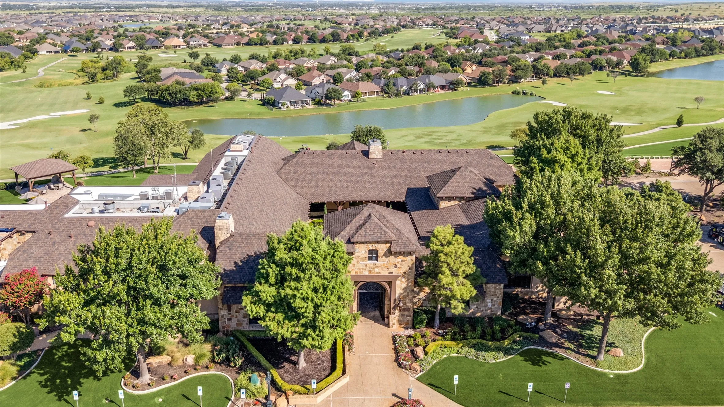 Single Family Residence For Sale in Denton County , 11804 Willet Way, Denton, Texas 76207, 2 Bedroom, 3 Bathroom, 2 Garage spaces, 2,678 Sqft, built in 2018, mls#21403493, Real Estate Agent in Denton, Homes For Sale in Denton county, Homes For Sale in Denton, Realtor in Denton Texas, Real Estate Brokerage Independent Realty Texas, Luminita Cordes Realtor